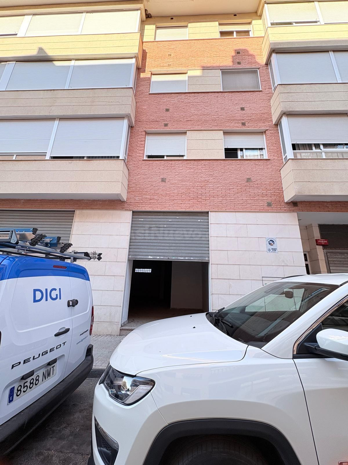 LOCAL DE 139 M2 EN LA CANAL PETRER CON PATIO