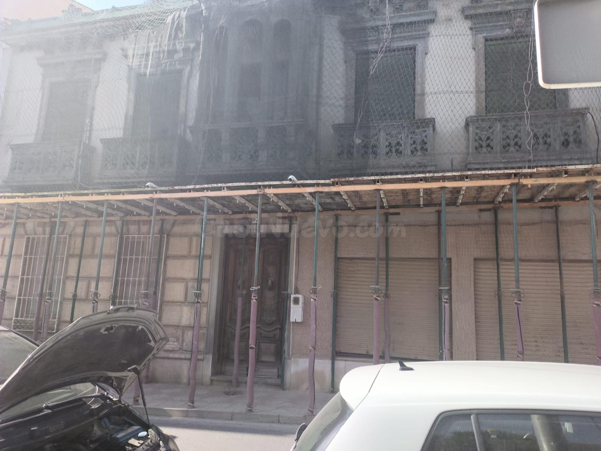Casa señorial con local comercial y un sinfín de posibilidades en el centro de Pinos Puente