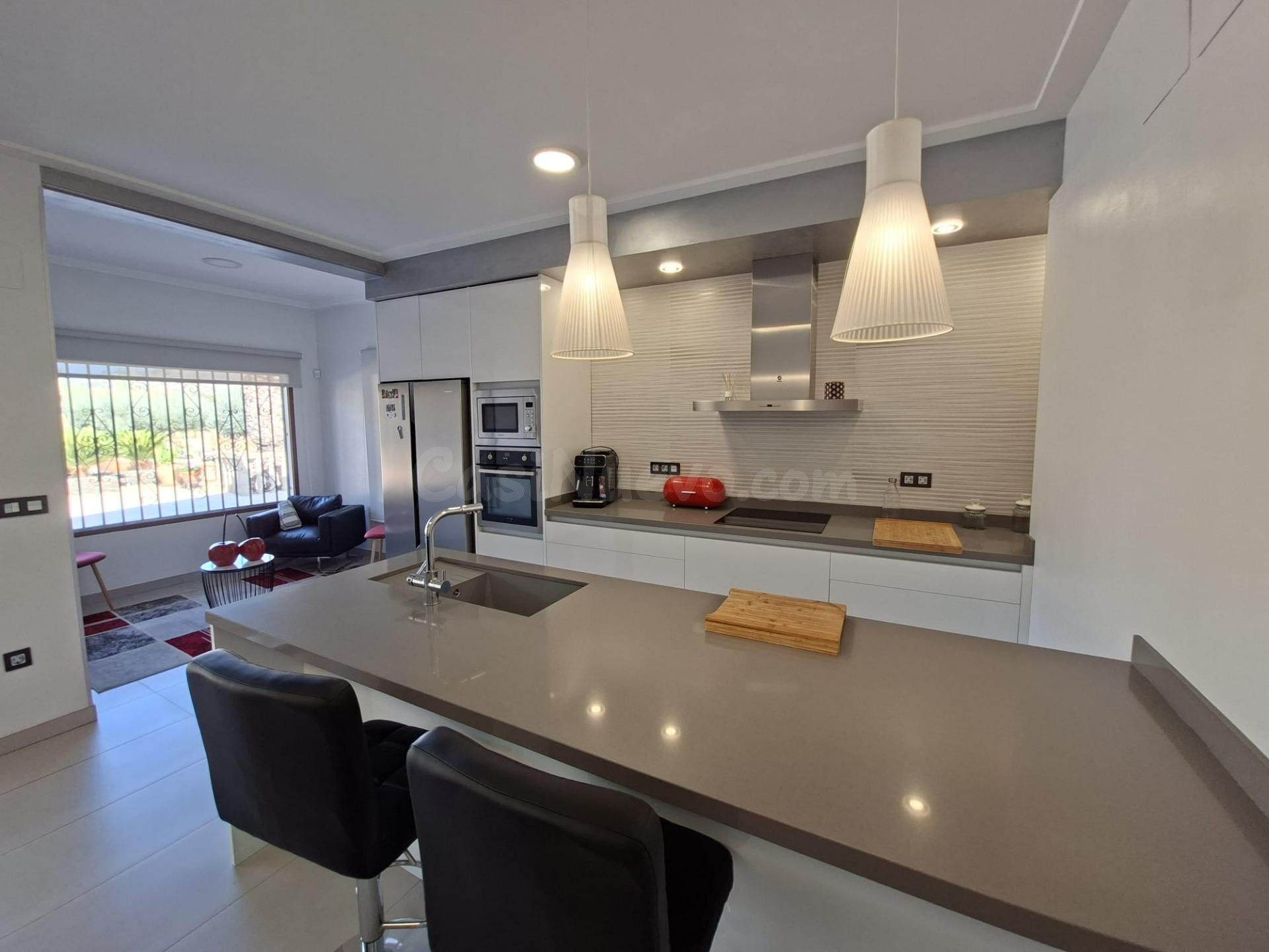 Chalet 4 habitaciones 304m² en venta - Pueblo 6