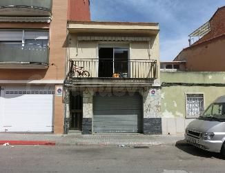 Se vende Piso OKUPADO en Amilcar Barca 45 Sabadell, (Barcelona).