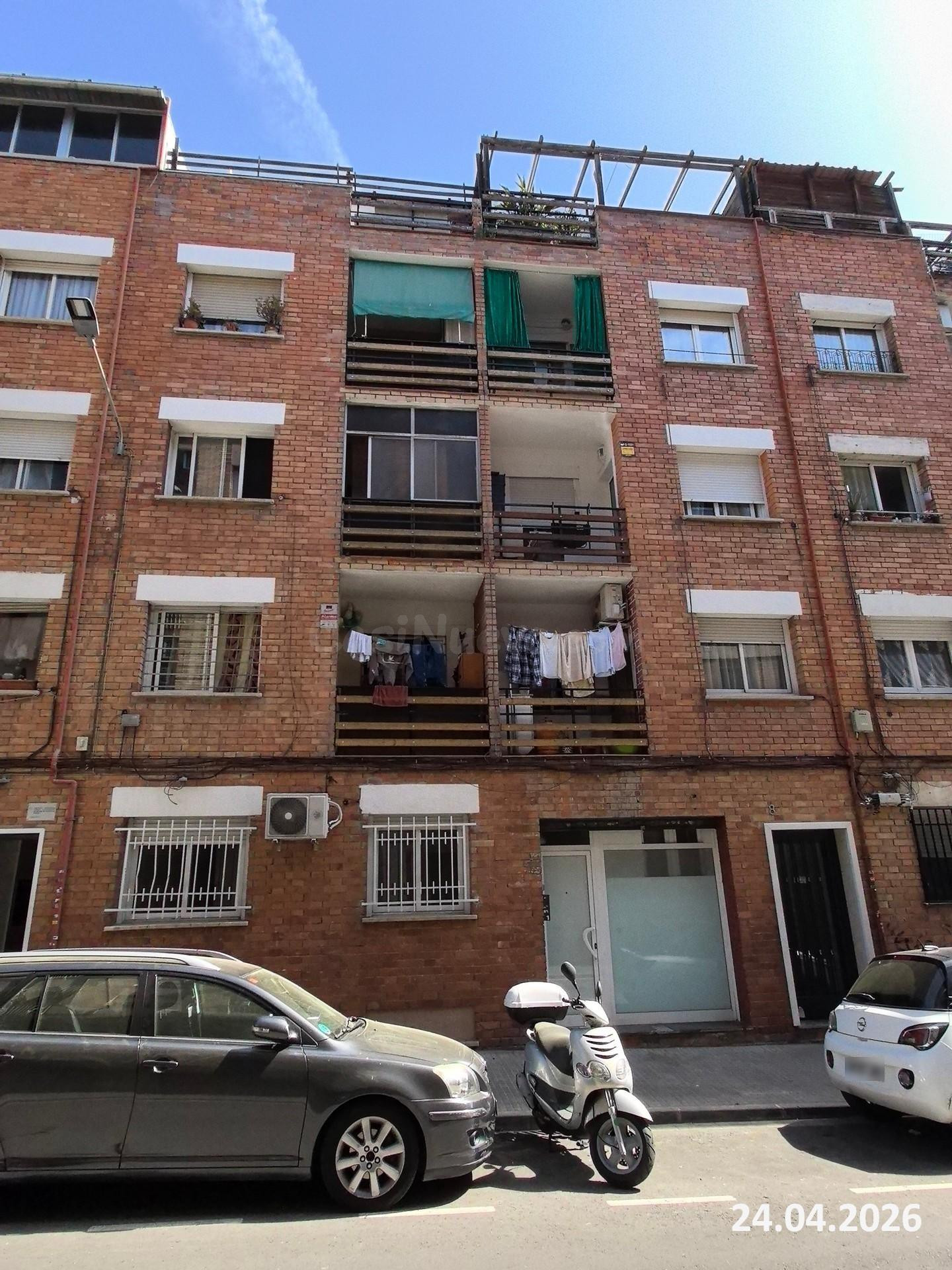 Se vende Piso OKUPADO en Verge De Montserrat 8 Ripollet, (Barcelona).