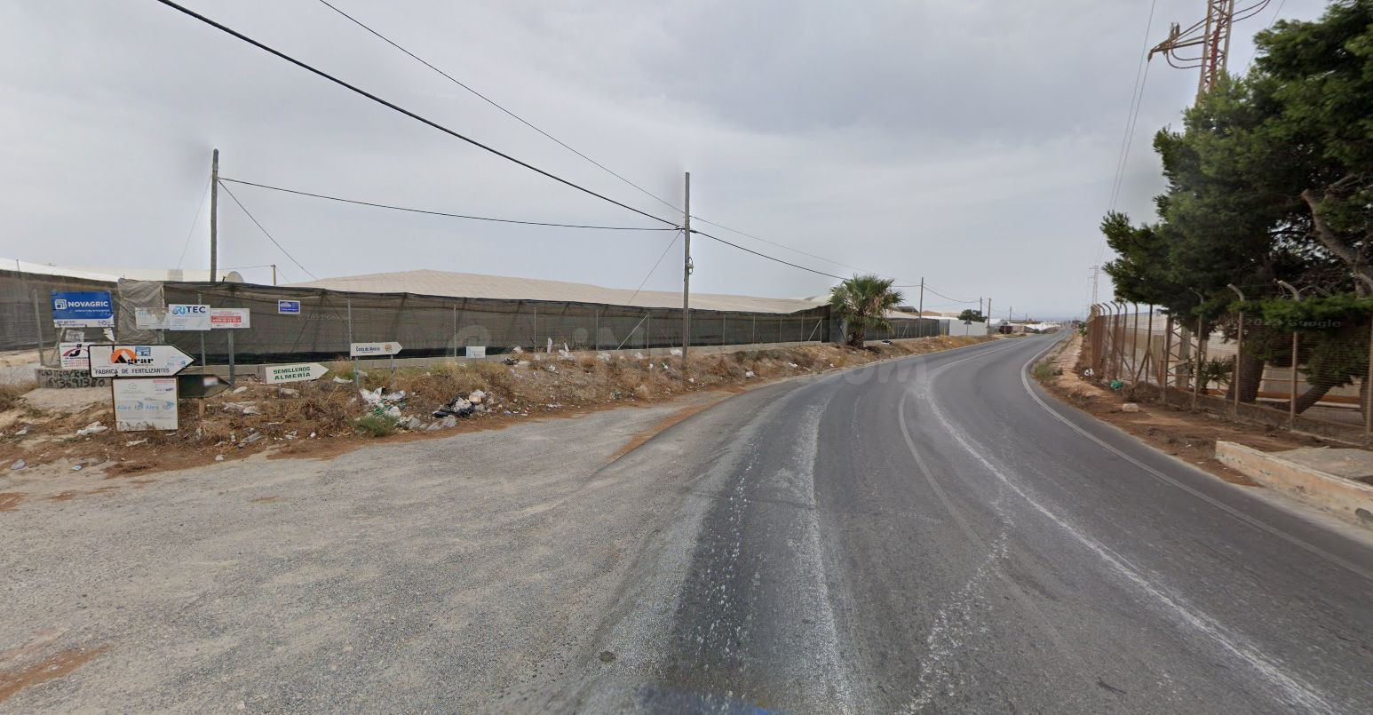 Se vende Casa Adosada OKUPADA en La Cumbre 8 Ejido (El), (Almería).