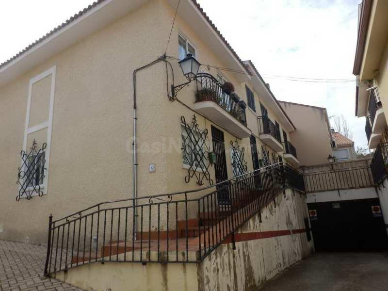 Se vende Piso OKUPADO en Fuente Alta 8 Villalbilla, (Madrid).