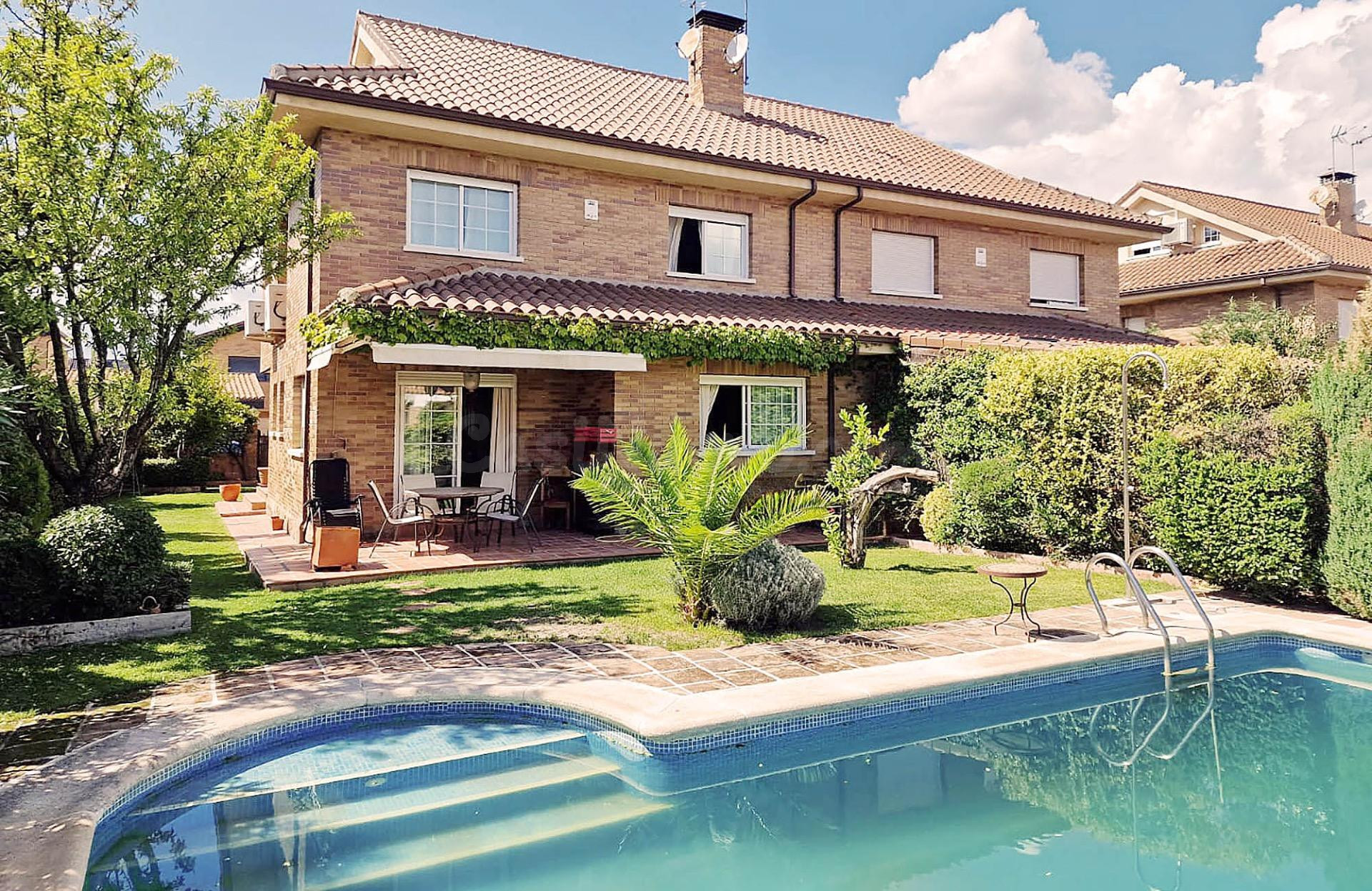 ESTUDIANTES habitaciones CON PENSIÓN COMPLETA EN VILLANUEVA DE LA CAÑADA