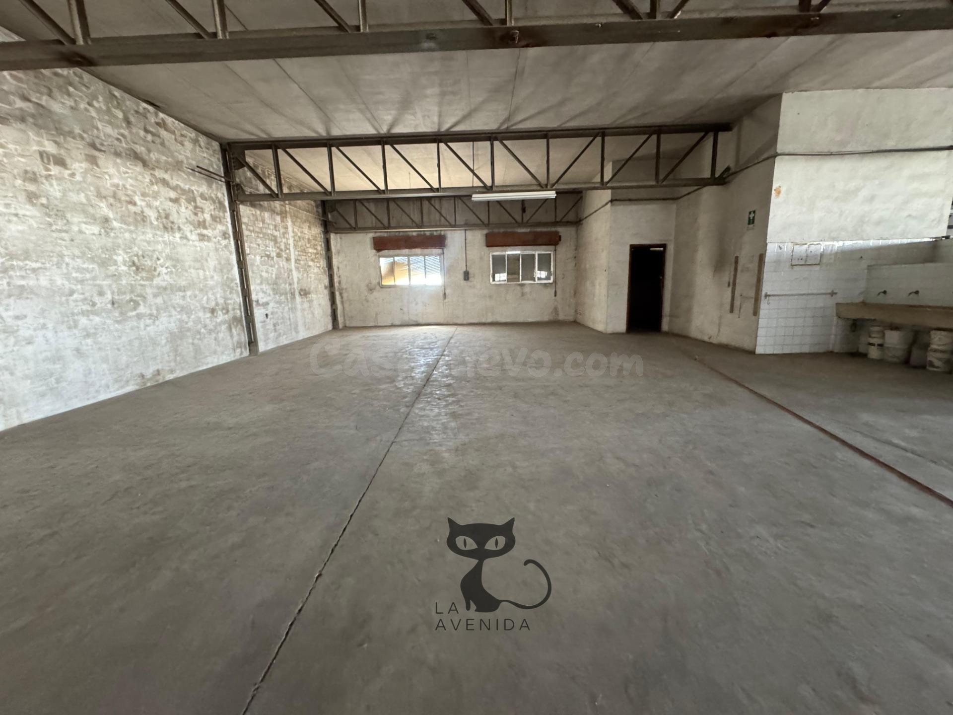 Gran nave industrial en Massanassa con oficinas, montacargas - foto 2