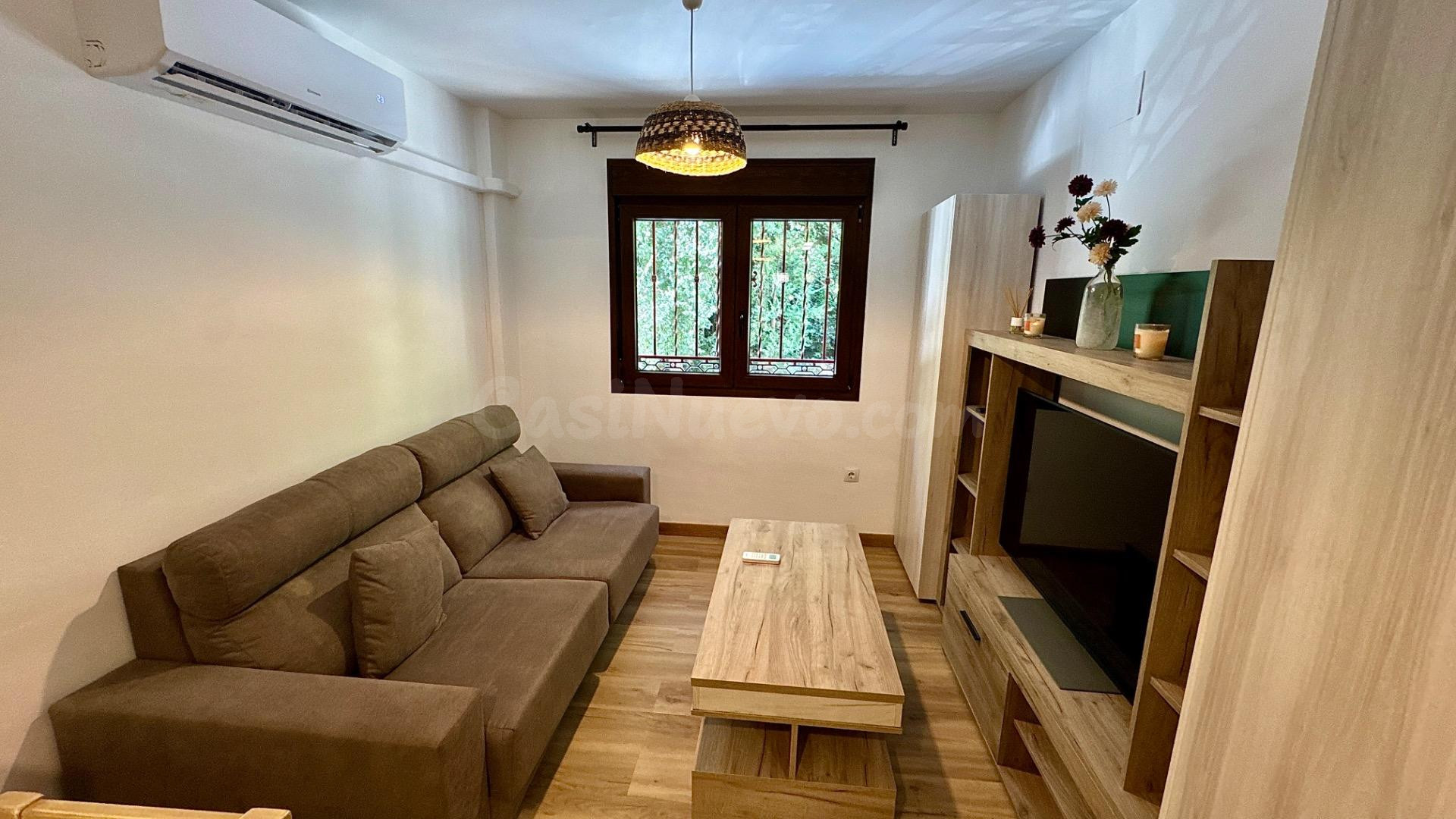 ¡Estrena vivienda! Apartamento moderno reformado con plaza de garaje y trastero en Pinos Genil - Ref: DLR00256