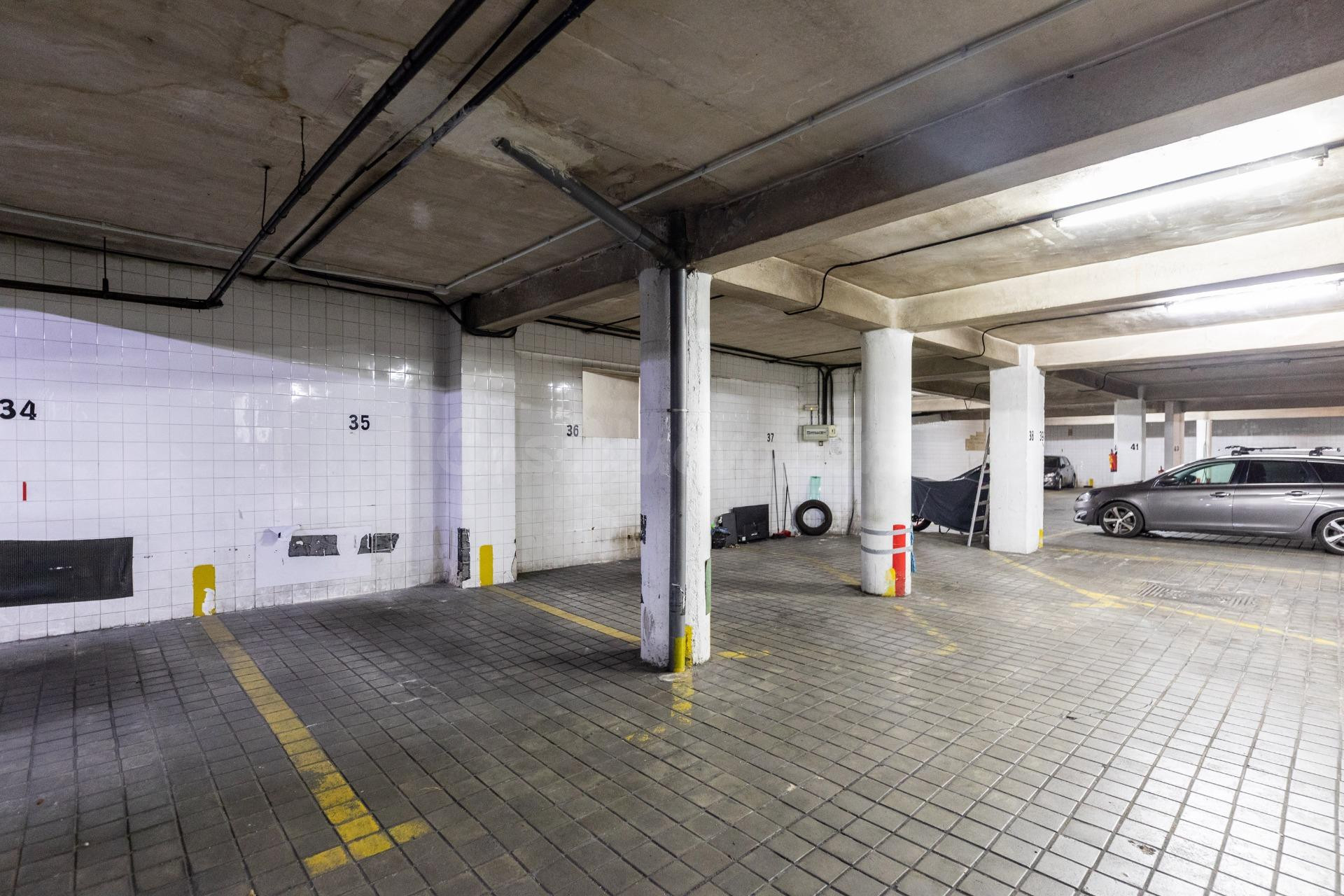 Plaza de garaje para coche grande en Ibiza - Retiro