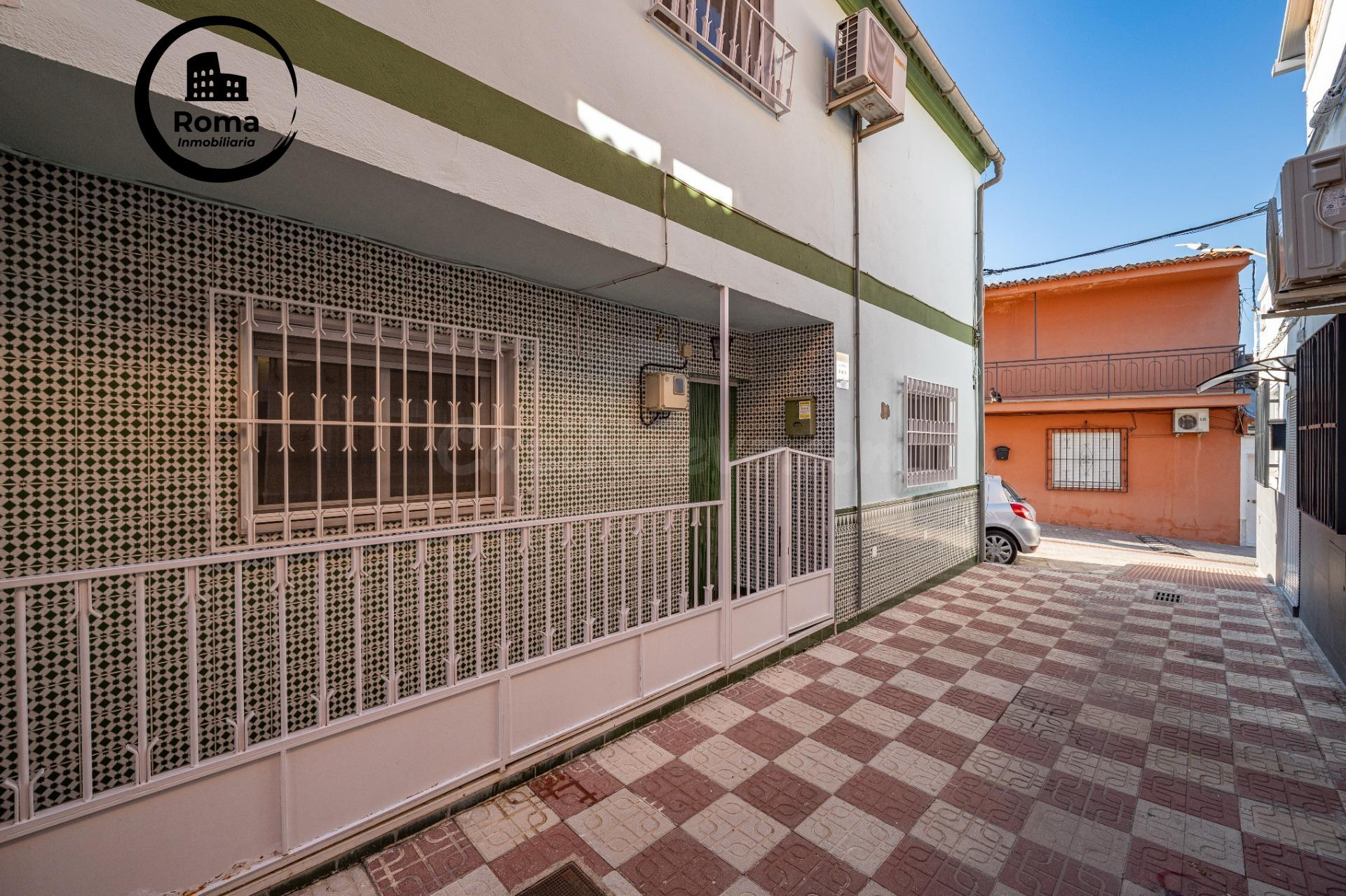CASA HACIENDO ESQUINA EN ATARFE