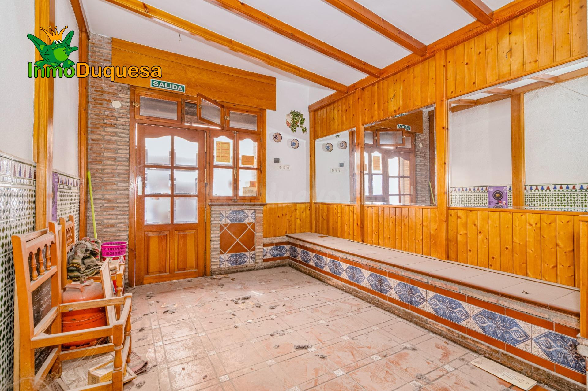 Local comercial junto a la Plaza Einstein. Con 59 m2