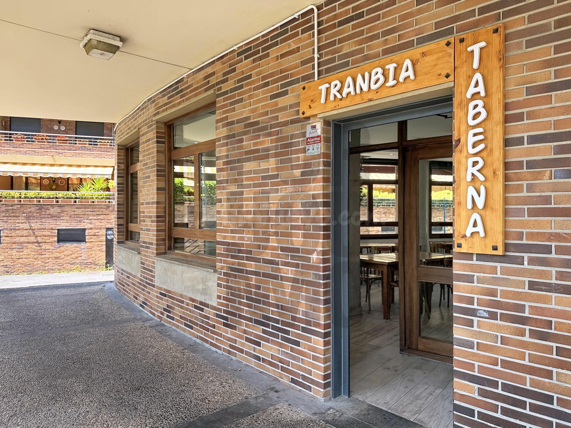 Oportunidad Única: Tranbia Taberna en Hernani - Un Legado Familiar