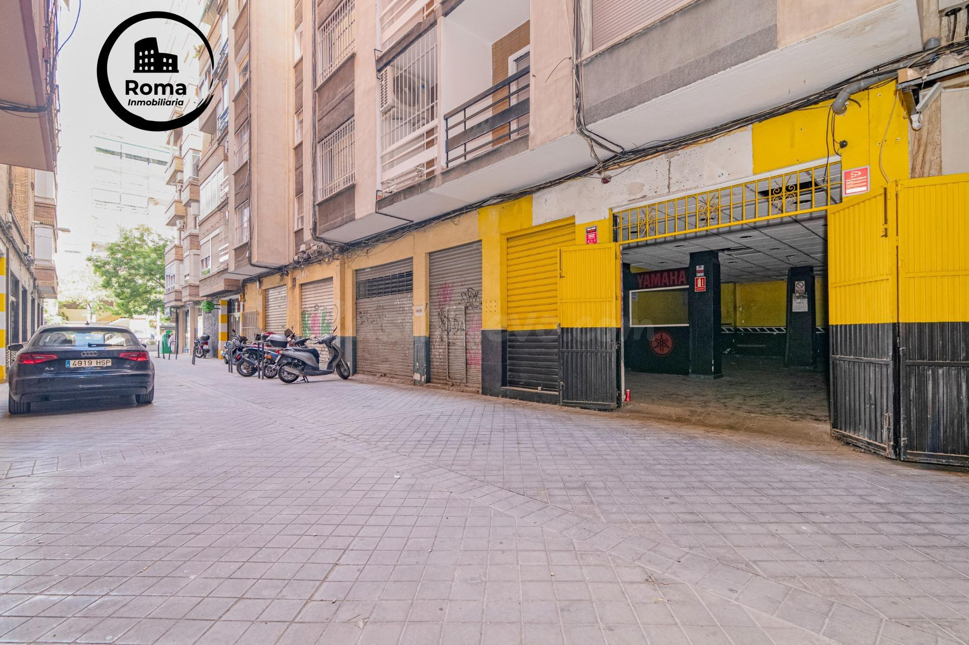 Local en Camino de Ronda 132D con posibilidad de cambio de uso a vivienda