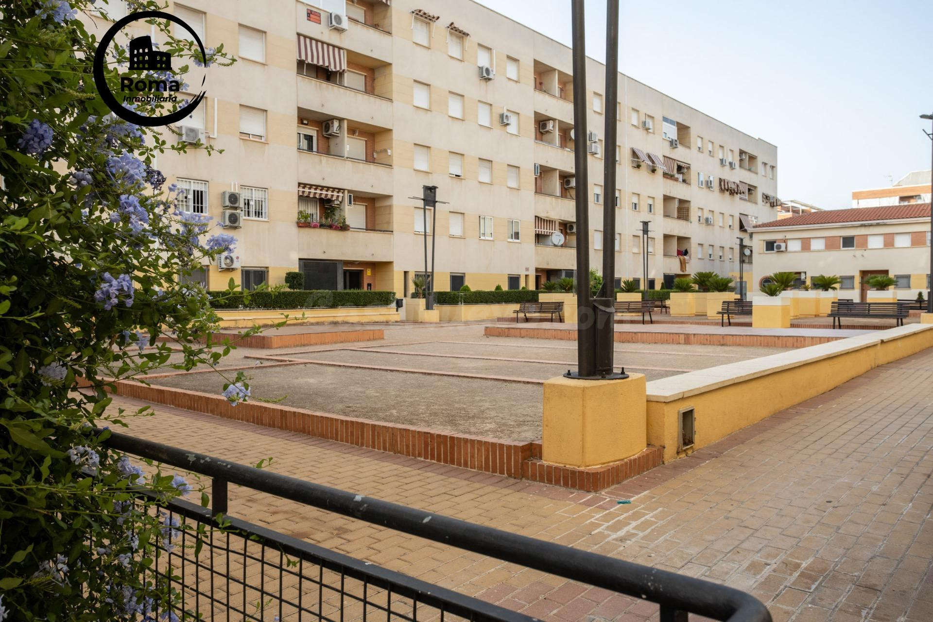 Amplia vivienda VPO con terraza, garaje y excelente ubicación junto a Avenida Juan Pablo II
