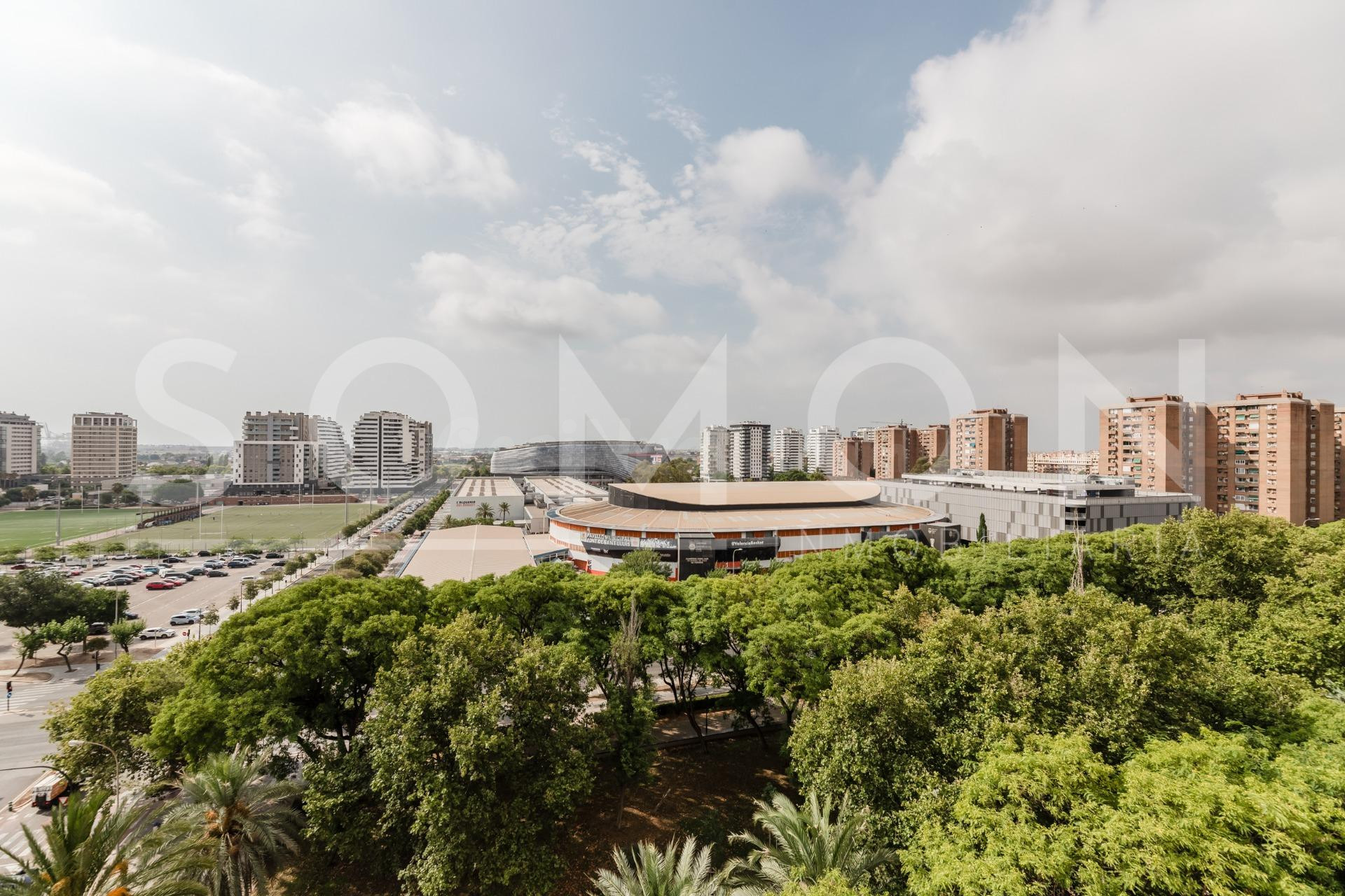 Piso en venta en Quatre Carreres, Valencia, con espectaculares vistas despejadas al Roig Arena.