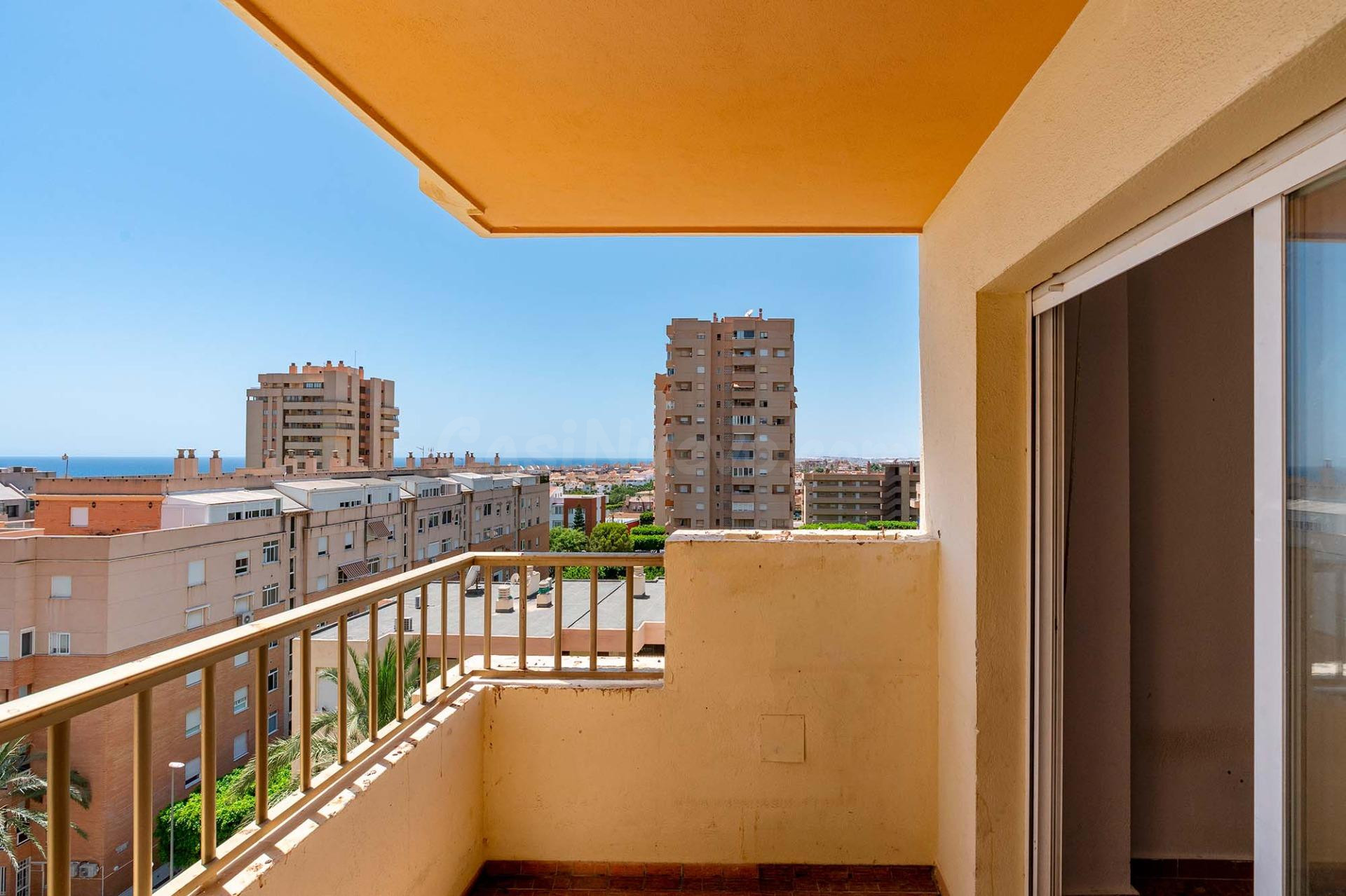 AGUADULCE SUR, TRES DORMITORIOS, DOS BAÑOS, TERRAZA AL SUR Y AL MAR...