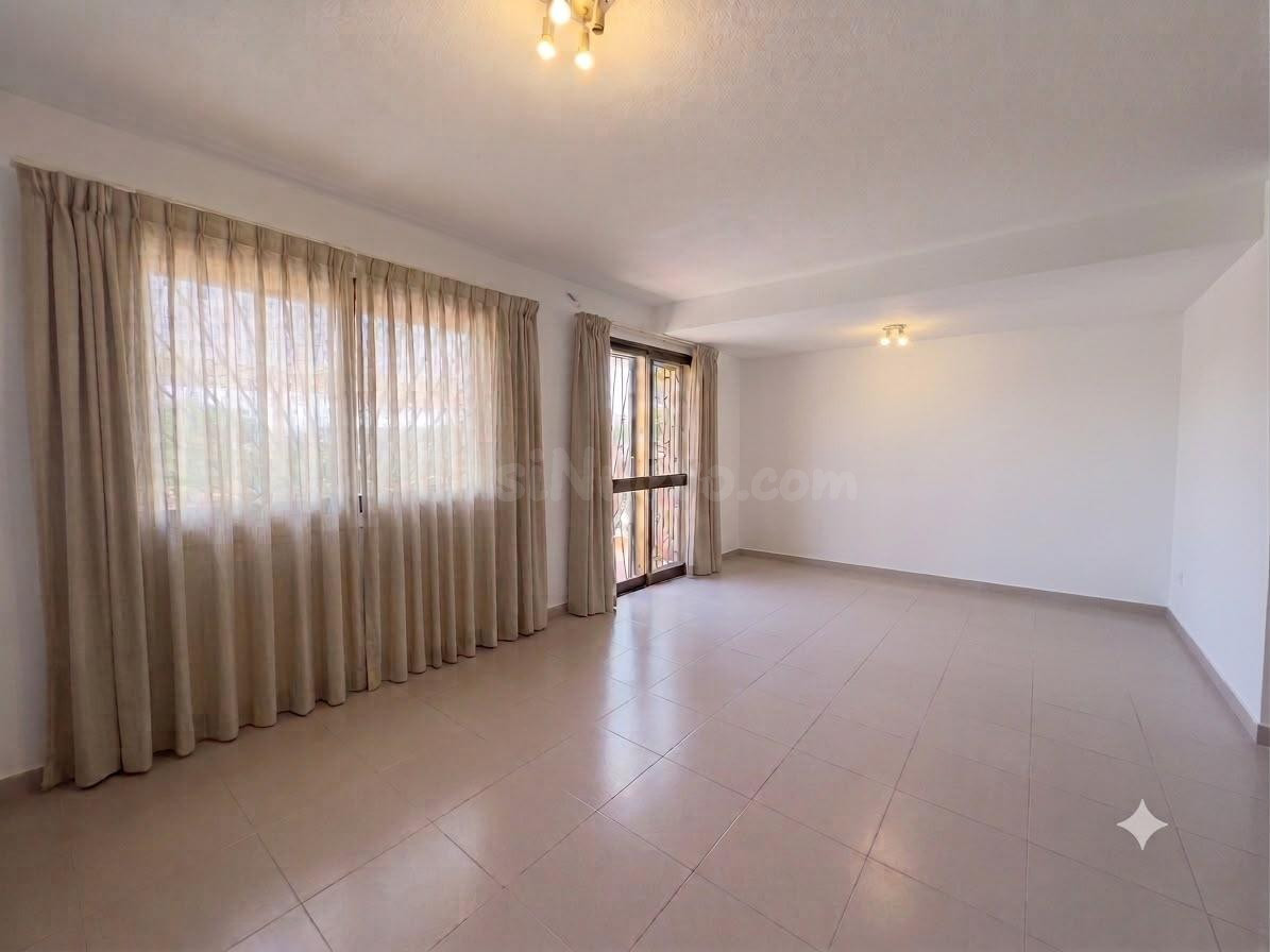 Encantador y Espacioso Chalet con Vistas Despejadas en Escandinavia!