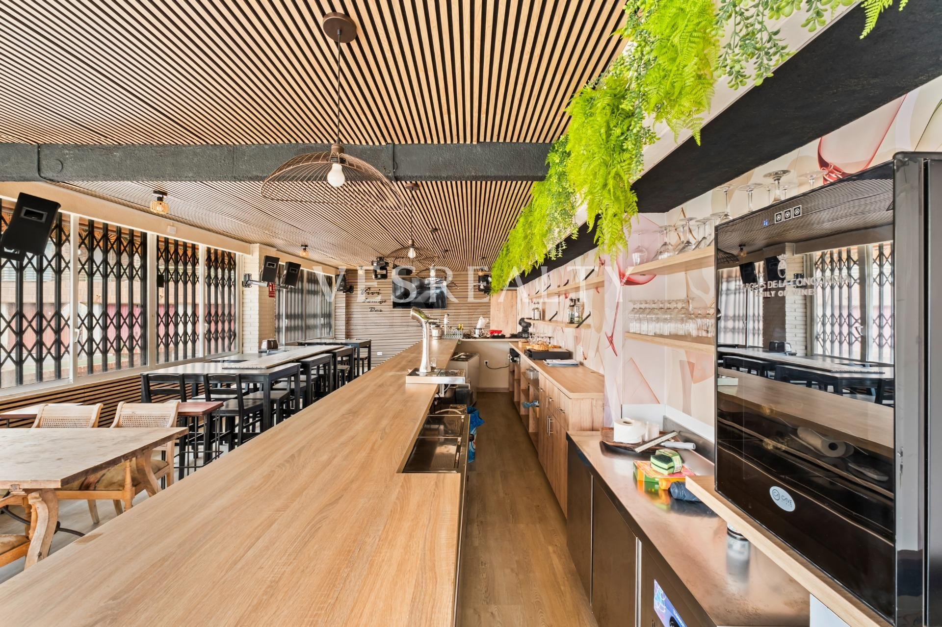 Local reformado con licencia de bar-restaurante listo para abrir. Excelente ubicación en La Albufereta