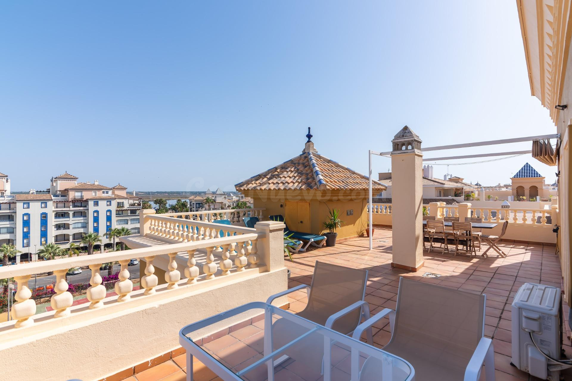 Ático de 3 dormitorios con vistas al mar, gran solárium y ga - foto 2
