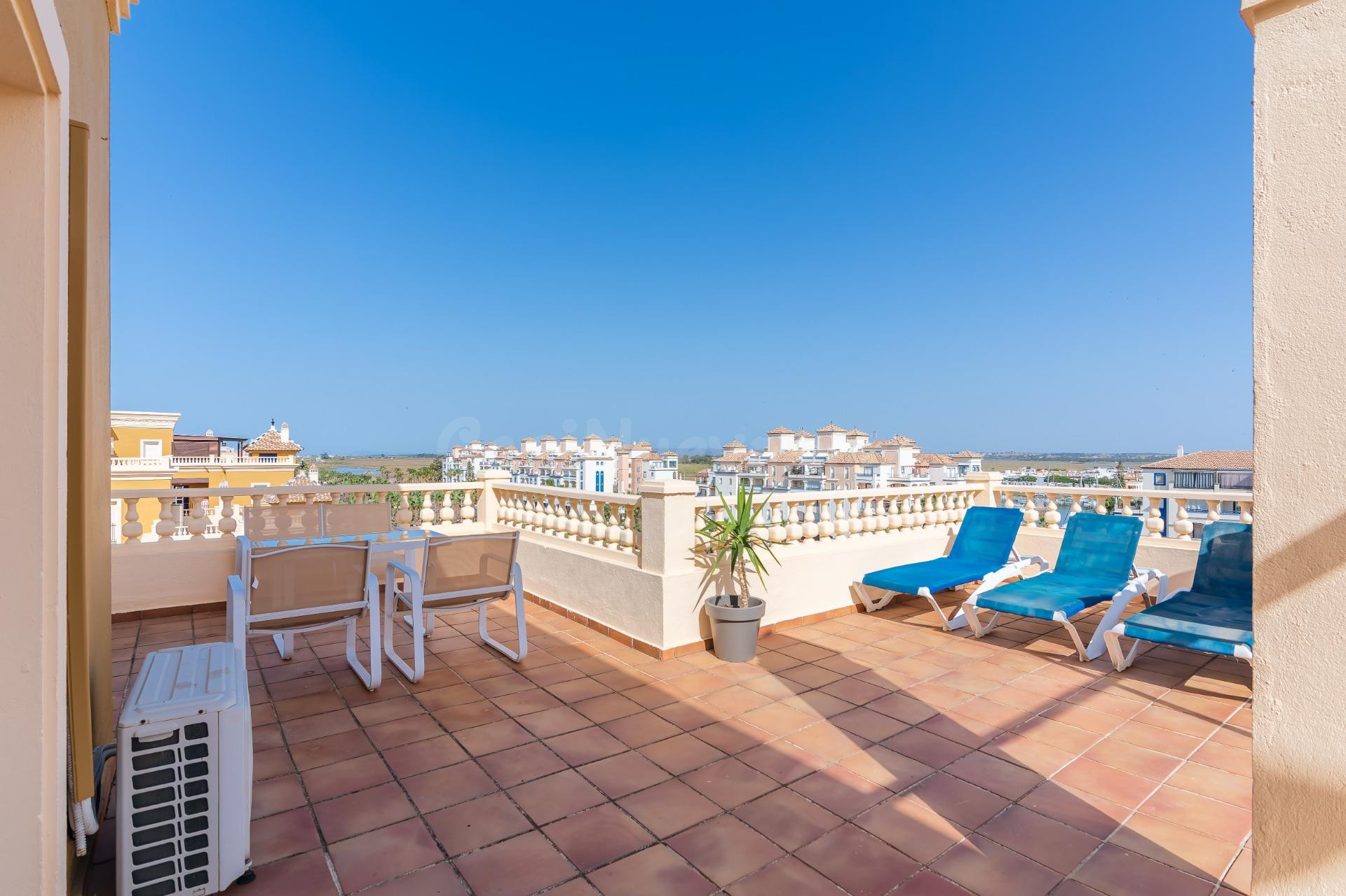 Ático de 3 dormitorios con vistas al mar, gran solárium y ga - foto 4