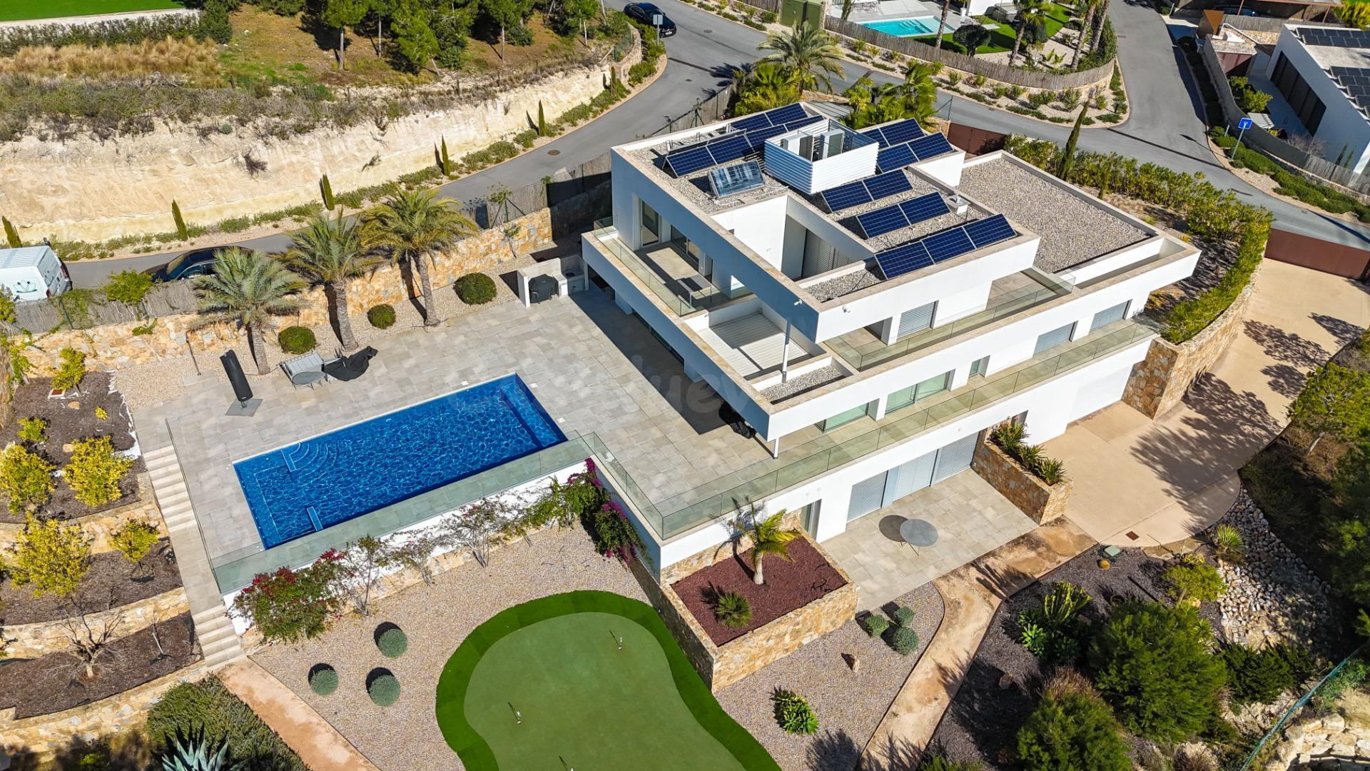 Exclusiva villa de lujo en Las Colinas Golf: privacidad, diseño y una experiencia de vida única