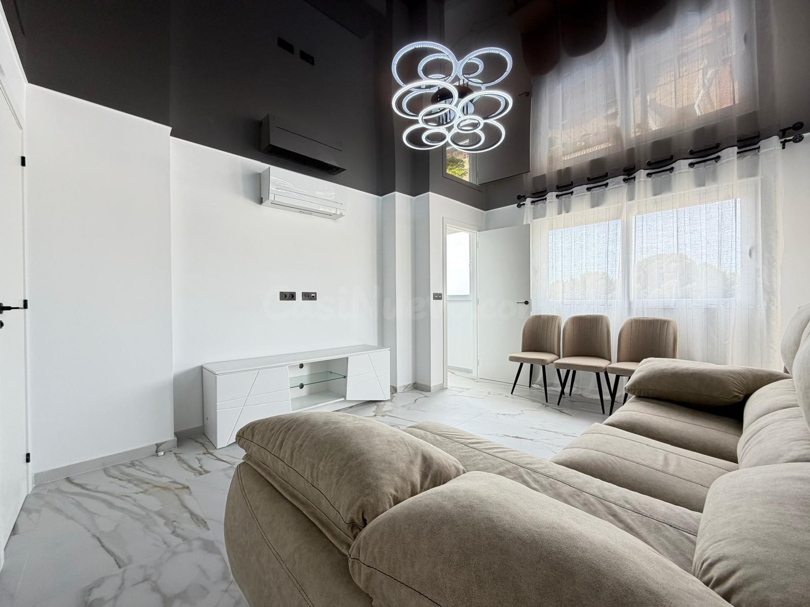 APARTAMENTO CON VISTAS AL MAR Y APARCAMENTO PRIVADO EN LA ZENIA. 1 DORM. 1 BAÑO. SUPERFICIE 64 M2. PLAYA LA ZENIA A 250 METROS.