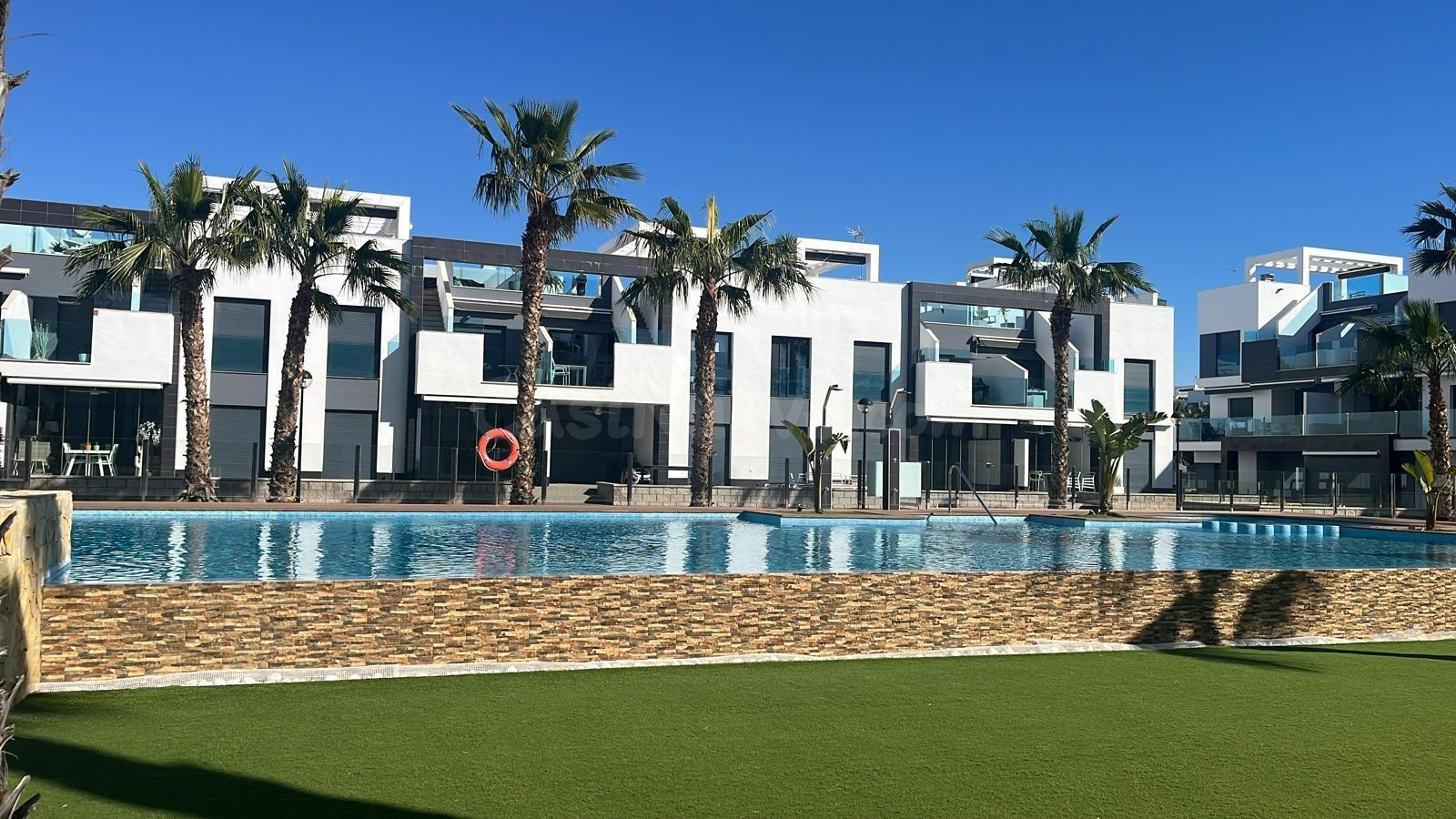 Exclusivo Bungalow Oasis Beach con SPA, Mini-Golf y Solárium Privado – Guardamar