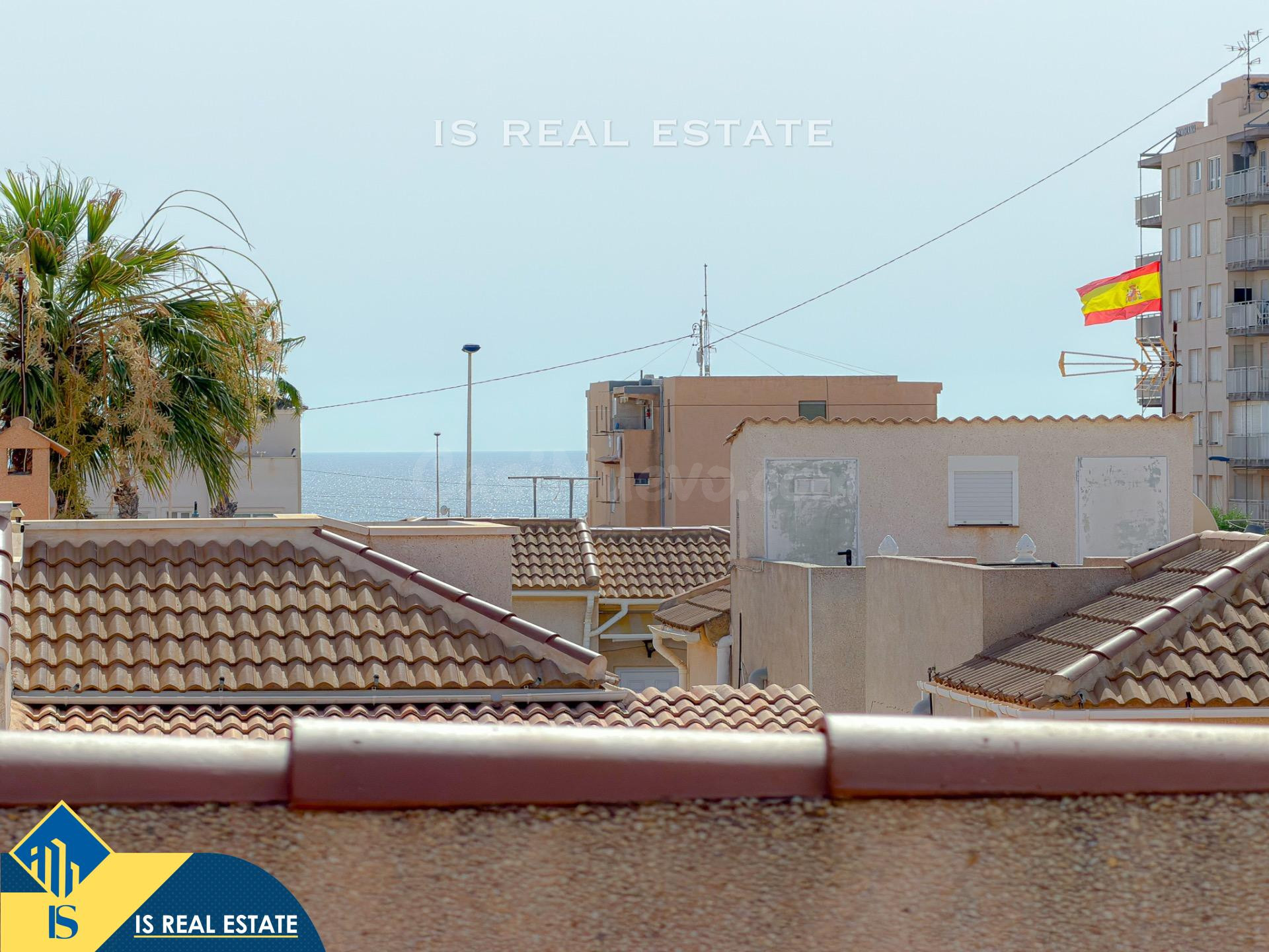 Frutales! Maravilloso Chalet para diseñar a tu gusto con 2 amplias terrazas + Solarium privado con vistas al mar a solo 260 metros del mar