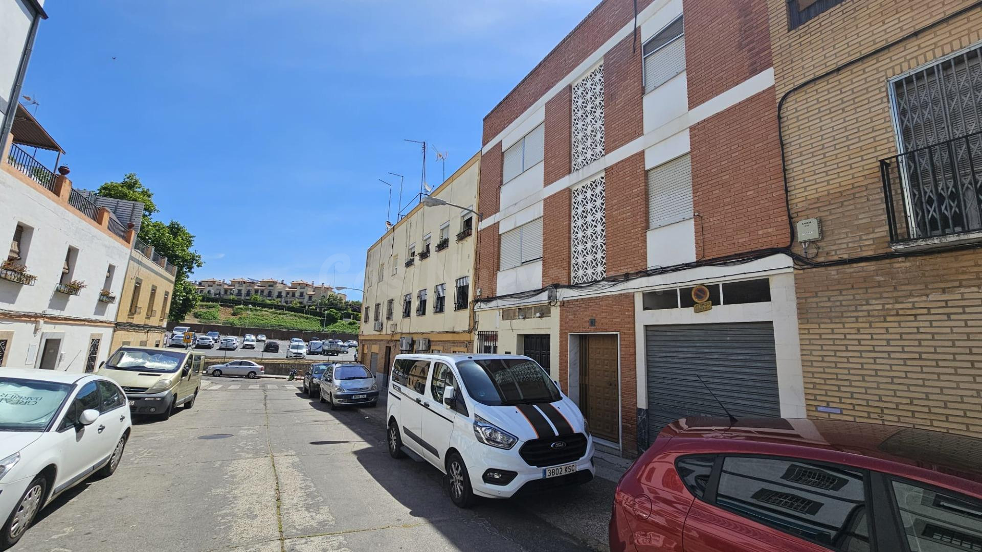 D. ✨ ¡Gran casa con cochera cerrada , llena de posibilidades!