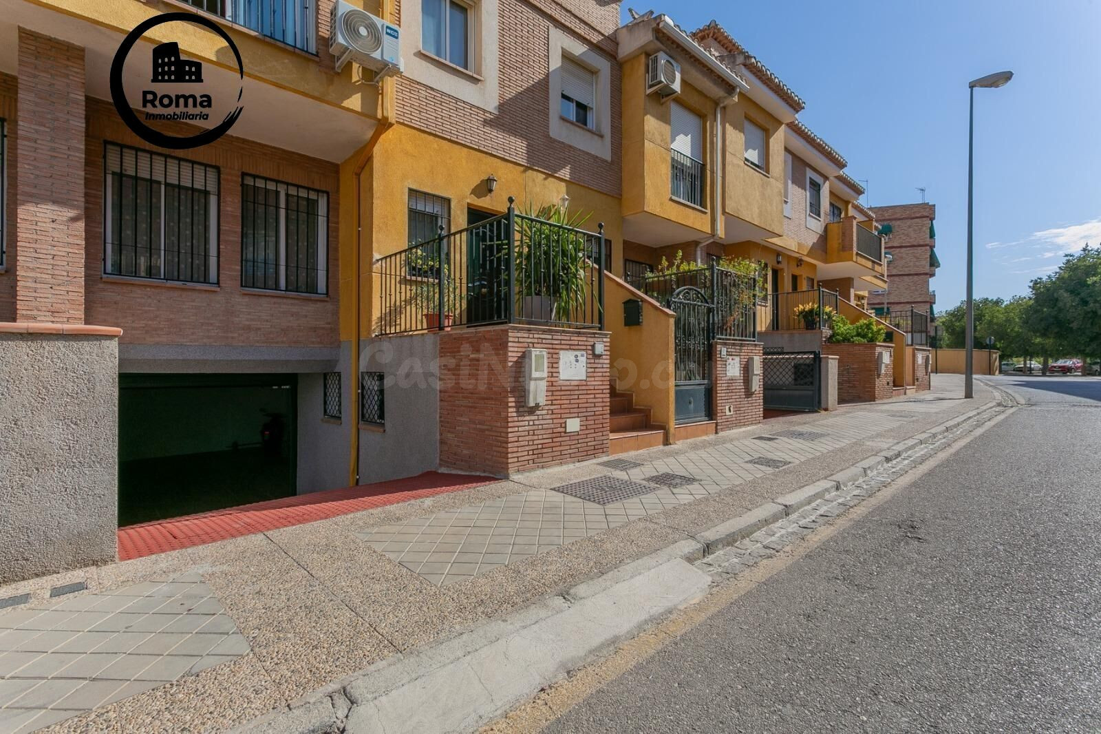 MAGNÍFICA CASA ADOSADA EN PARQUE ALMUNIA