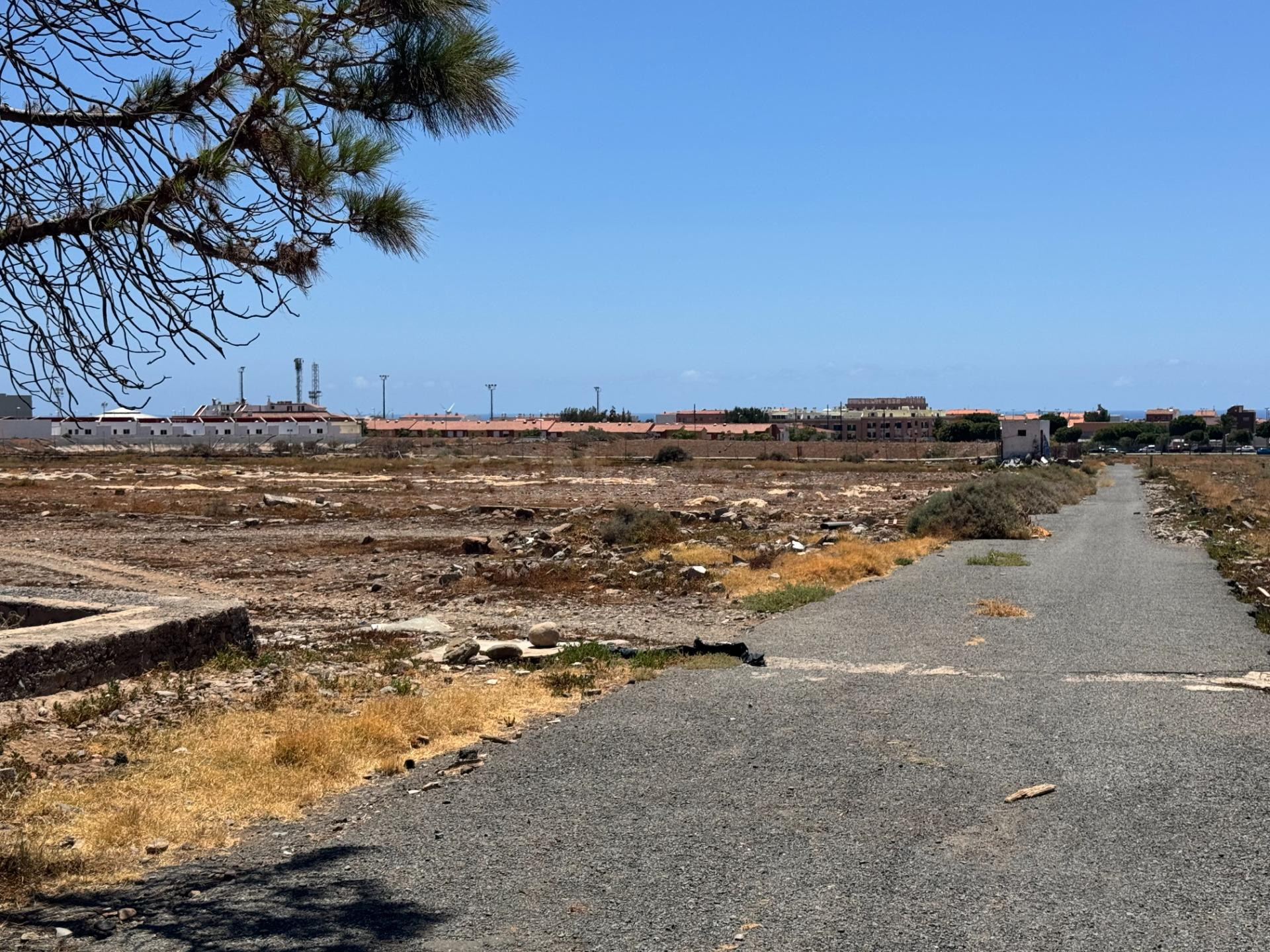 Suelo urbanizable de 1.866 m2 en Sardina del Sur — uso residencial