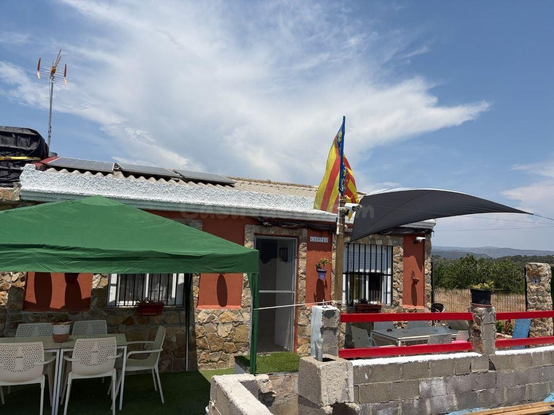 Se vende chalet rústico en Casinos, Valencia