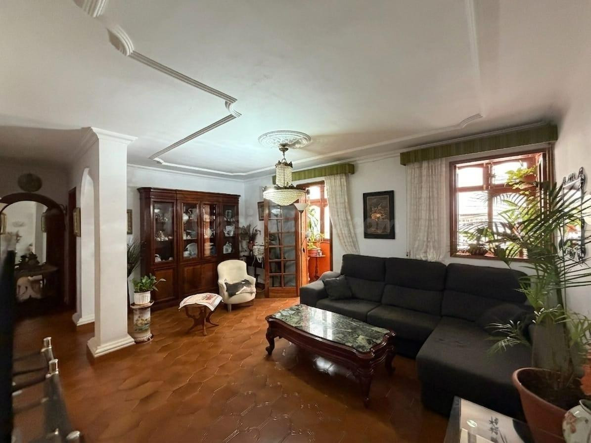 ¡Listo para entrar a vivir! Acogedor piso en Zárate