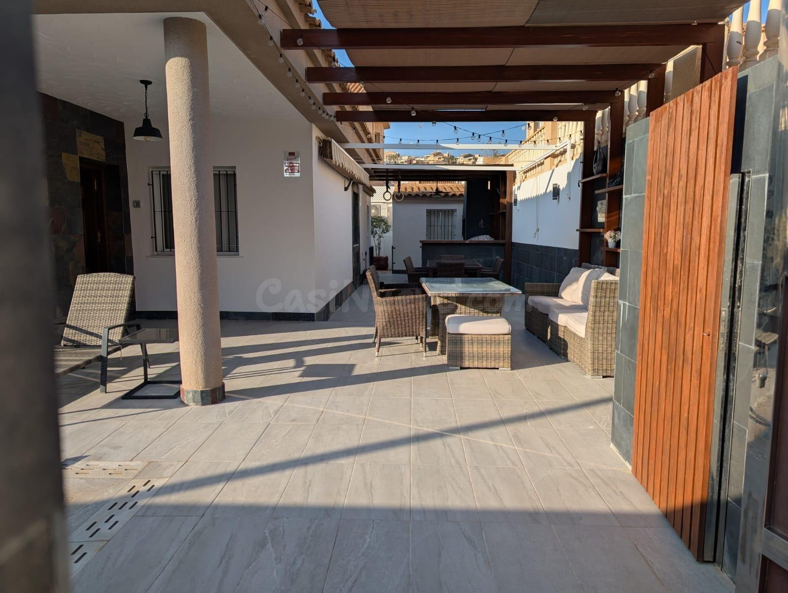 PRECIOSO CHALET REFORMADO CON PISCINA PRIVADA EN EL ALAMILLO