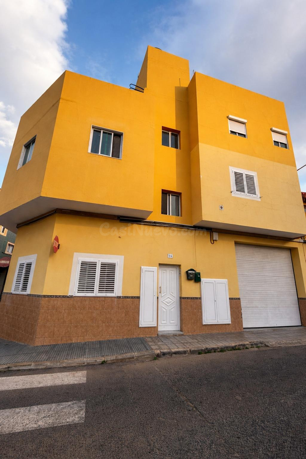 109 m2 + tres dormitorios + vestidor + edificio de pocos vecinos +sin cuota de comunidad