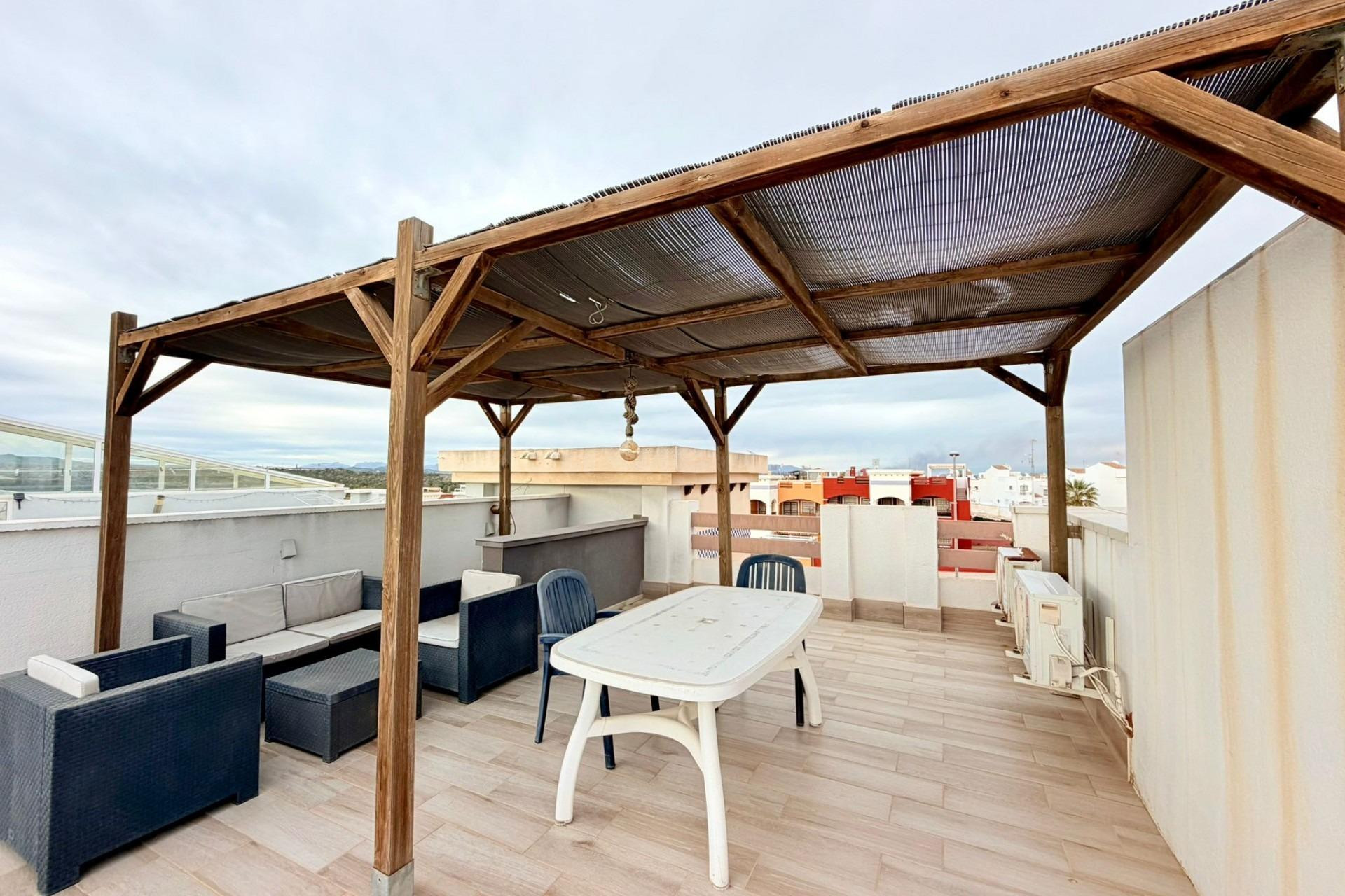 BUNGALOW CON SOLARIÑÓN PRIVADO EN LA PRESTIGIOSA ORIHUELA COSTA