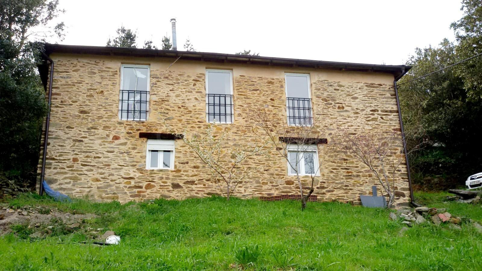 Casa de piedra rehabilitada con encanto y vistas panorámicas - foto 2