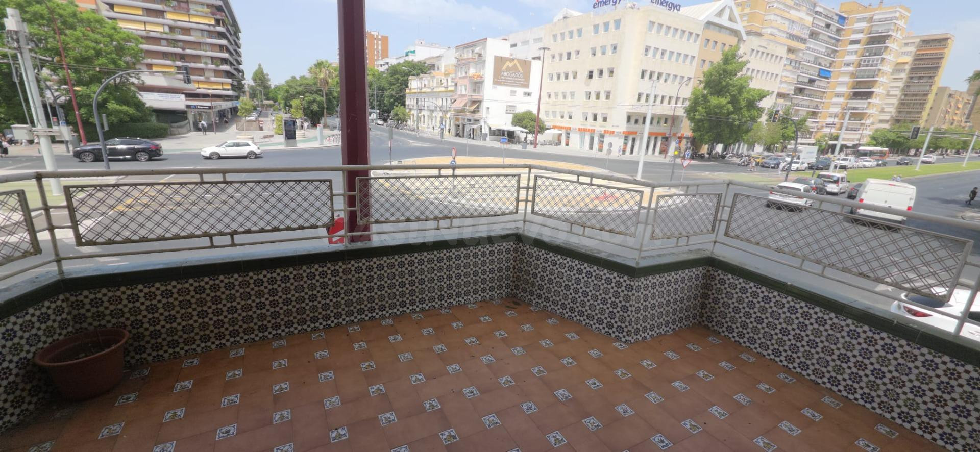 Amplio y Moderno Piso en el Corazón de Sevilla