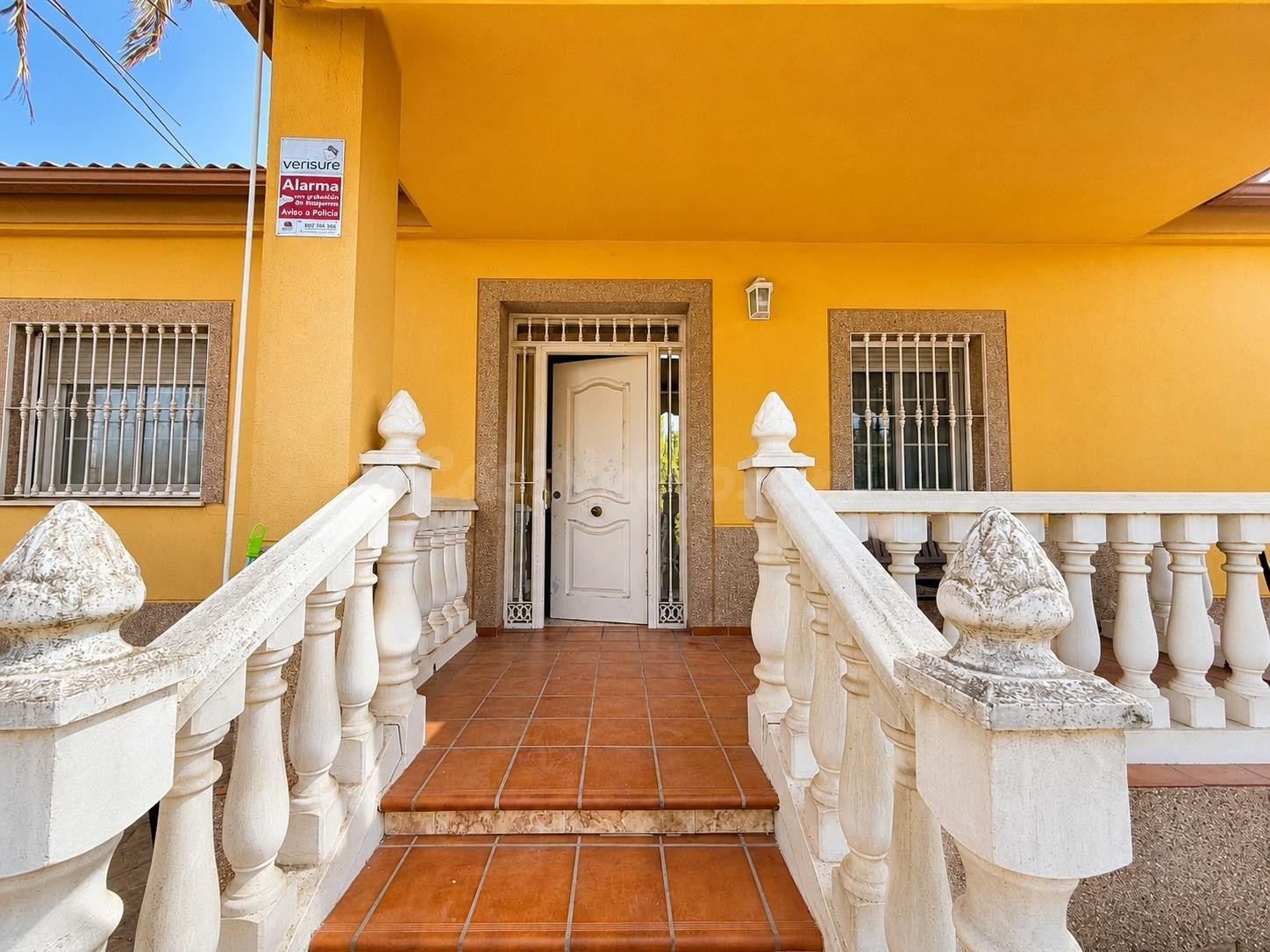 D.  Casa independiente con 966 m2 de parcela en Nuevo Higuerón (Córdoba)