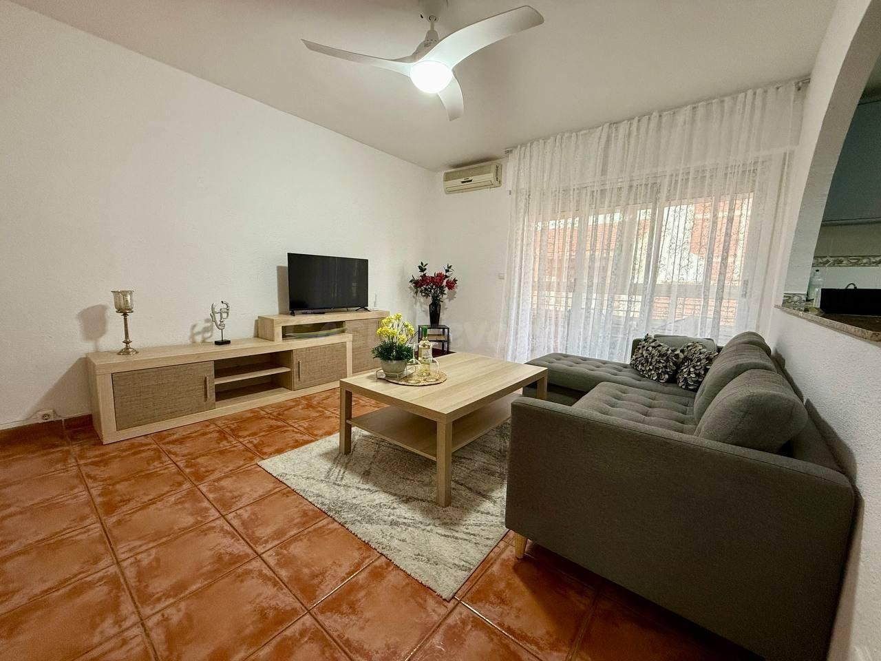 Elegante apartamento reformado con 3 terrazas – A solo 150 m de Playa del Cura | Torrevieja