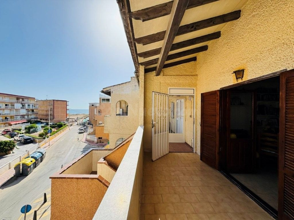 Dúplex con Solárium Privado y Vistas al Mar a 100m de la Playa en La Mata (Costa Blanca)