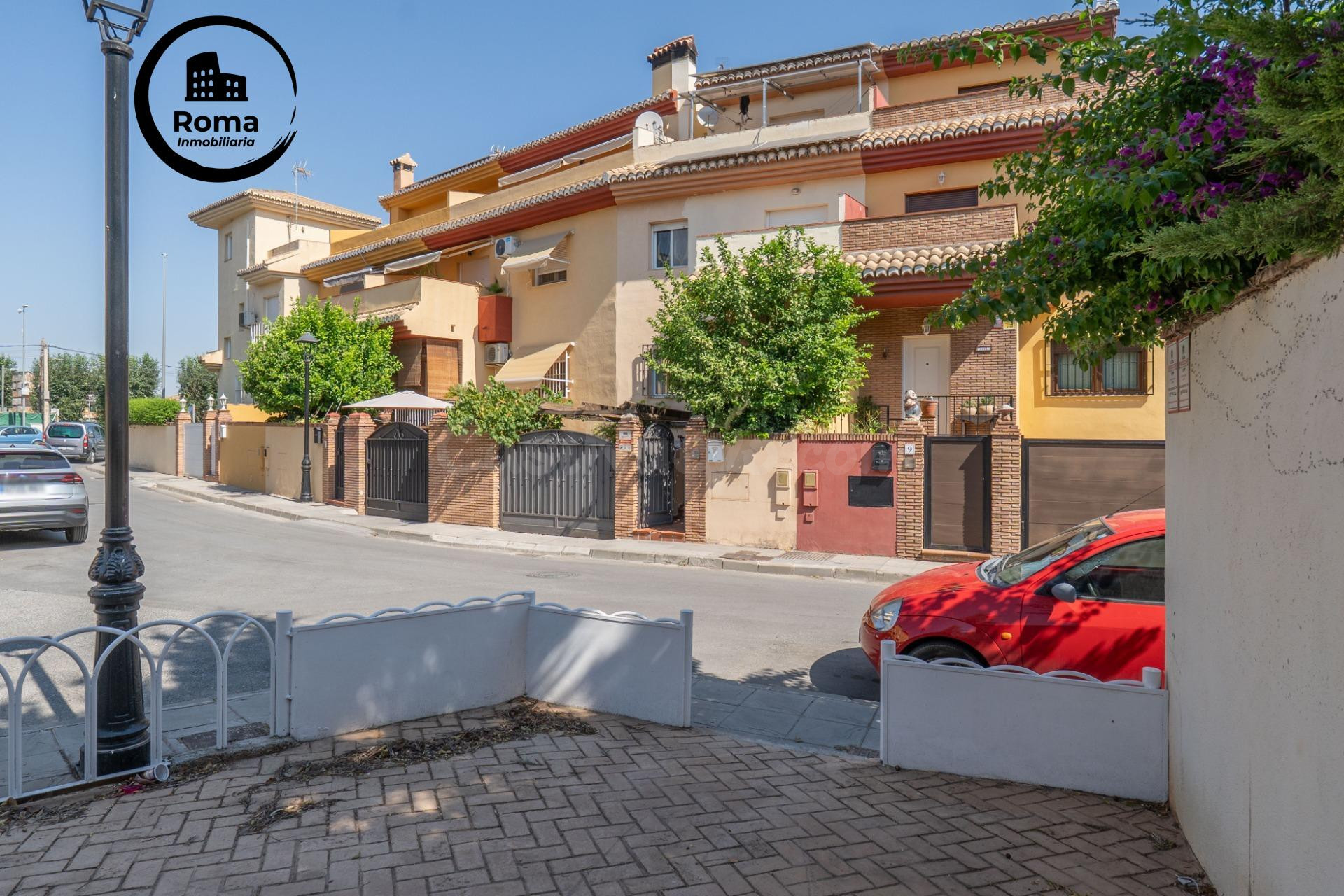 VIVIENDA UNIFAMILIAR ADOSADA EN OGIJARES
