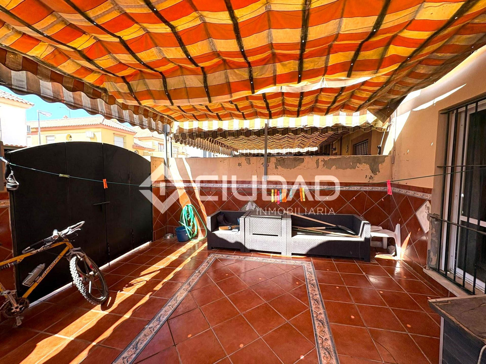 Adosado con patio en Pino Alto