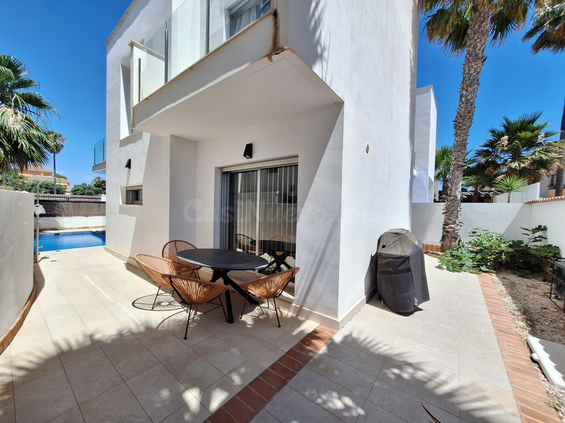 Chalet de 3 dormitorios 3 baños con vistas al mar en Torrevieja - Los Frutales