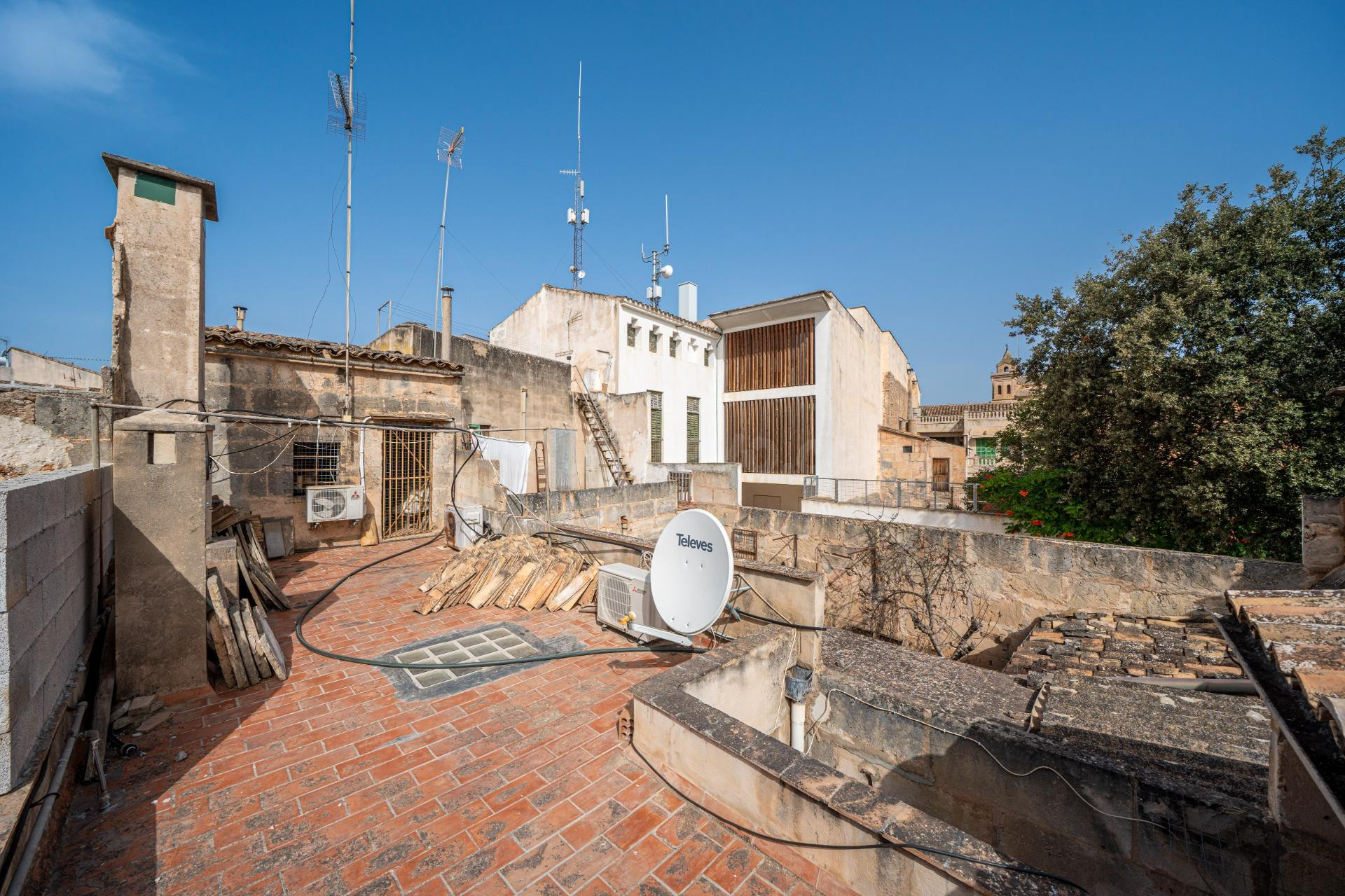 Casa de pueblo con infinitas posibilidades para crear el hogar que siempre has imaginado