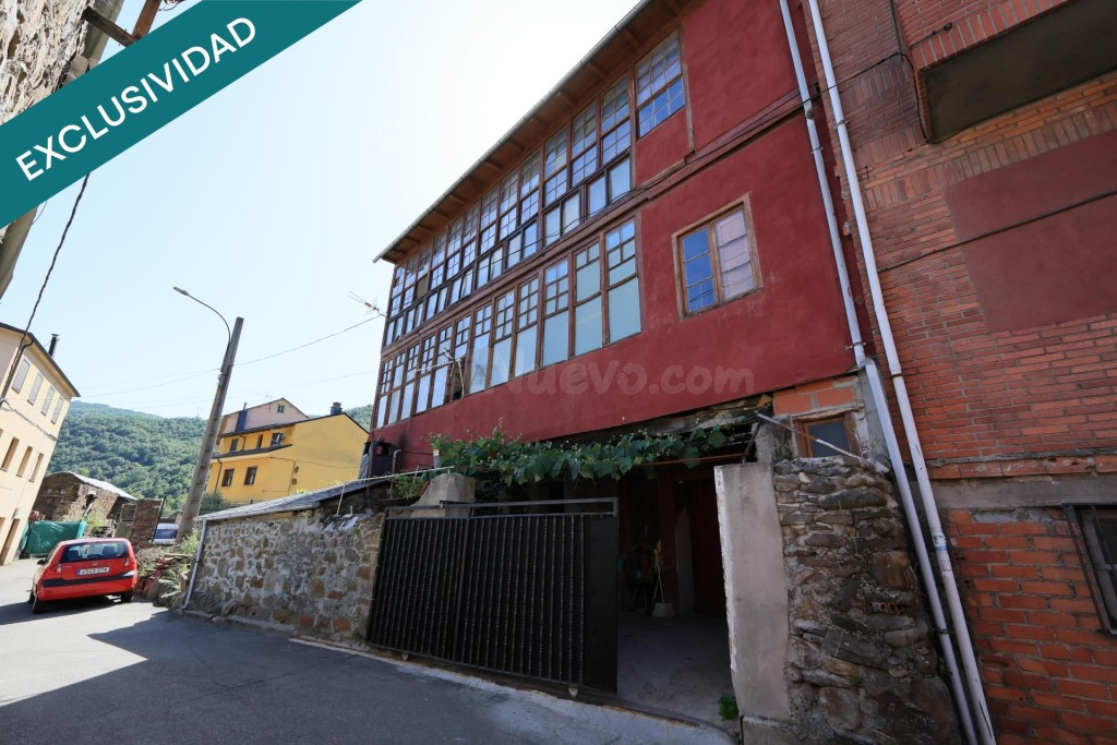 Gran casa rústica con espectacular bodega, cochera y vistas 