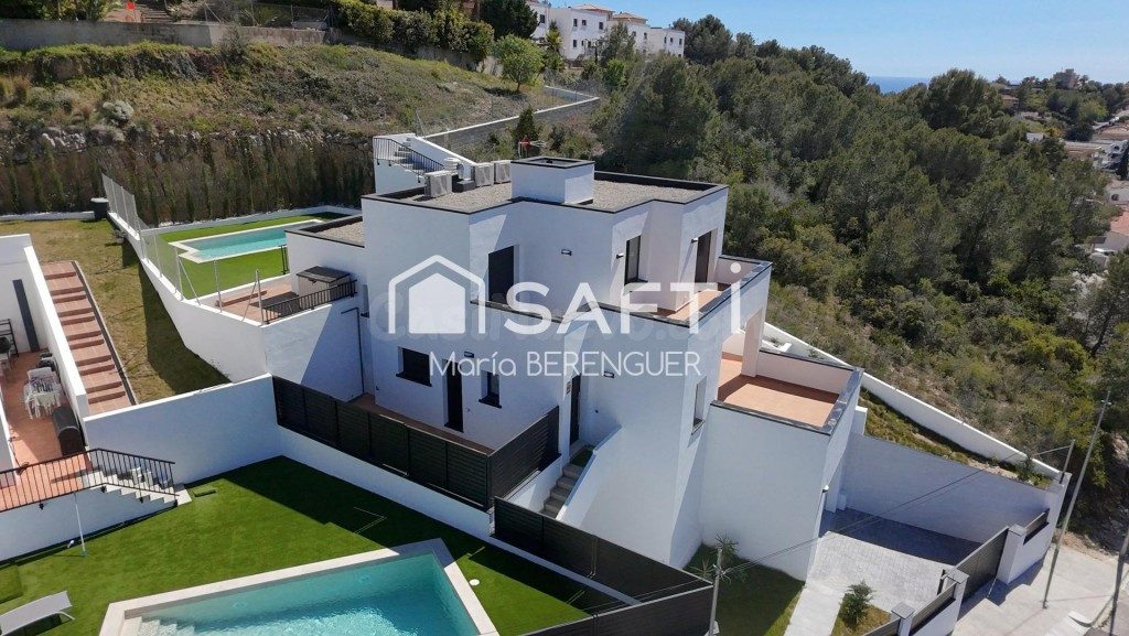Chalet moderno con piscina y gran parcela