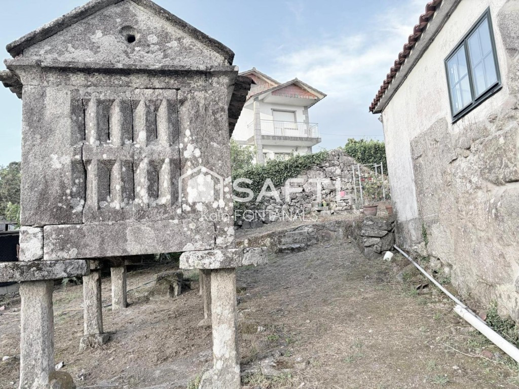 Dos casas con encanto para restaurar y unir en Lugar de O pomar Samieira (Poio)