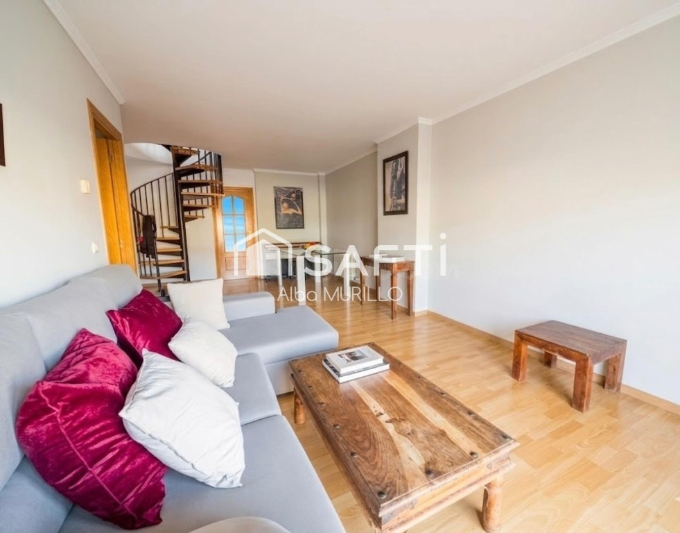 Bonito ático dúplex con balcón y terraza en La Girada, Vilaf - foto 4