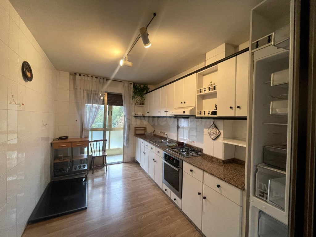 Casa y negocio en Toral de Merayo con garaje