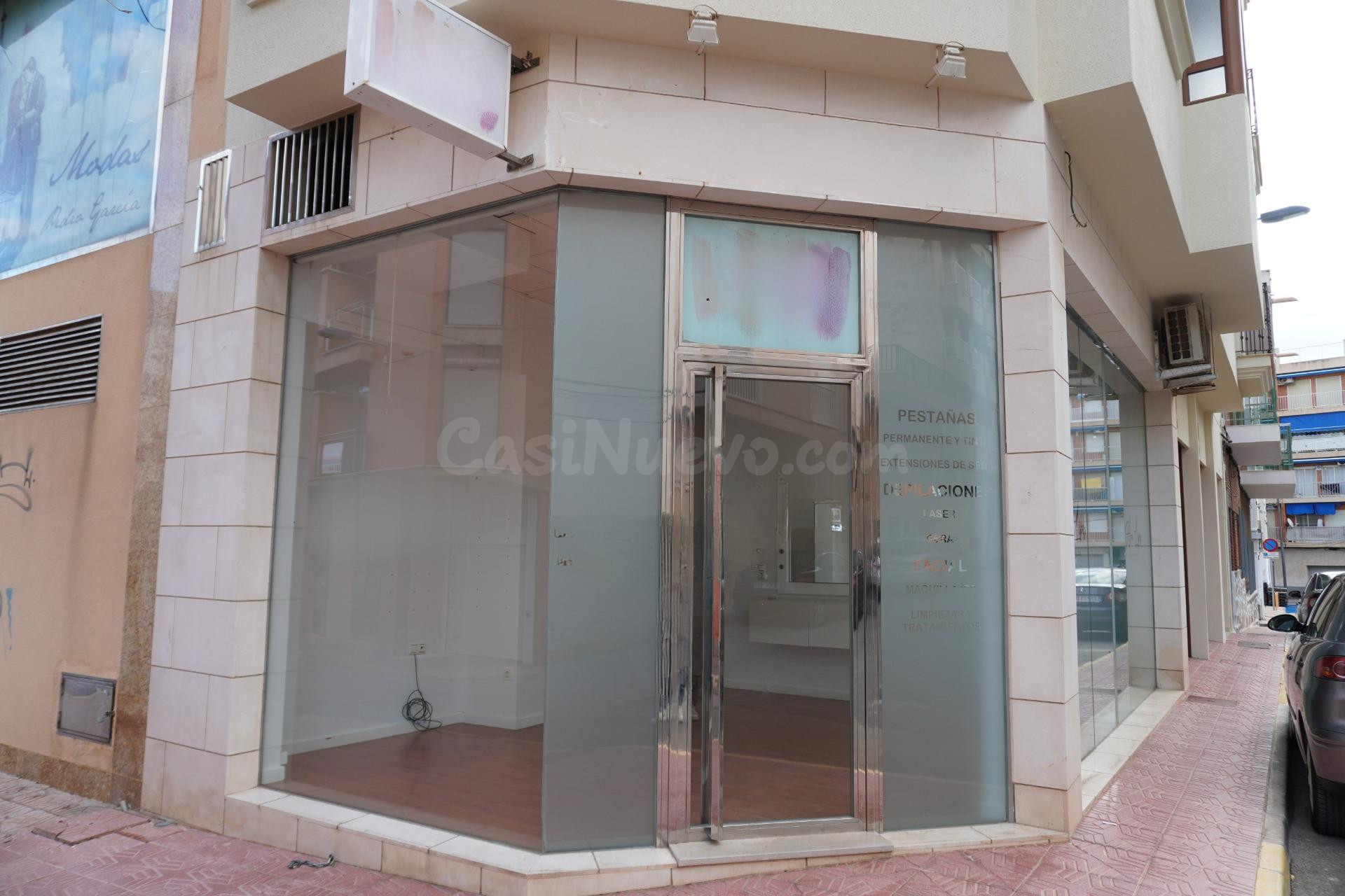 Se alquila bajo comercial en muy buena zona