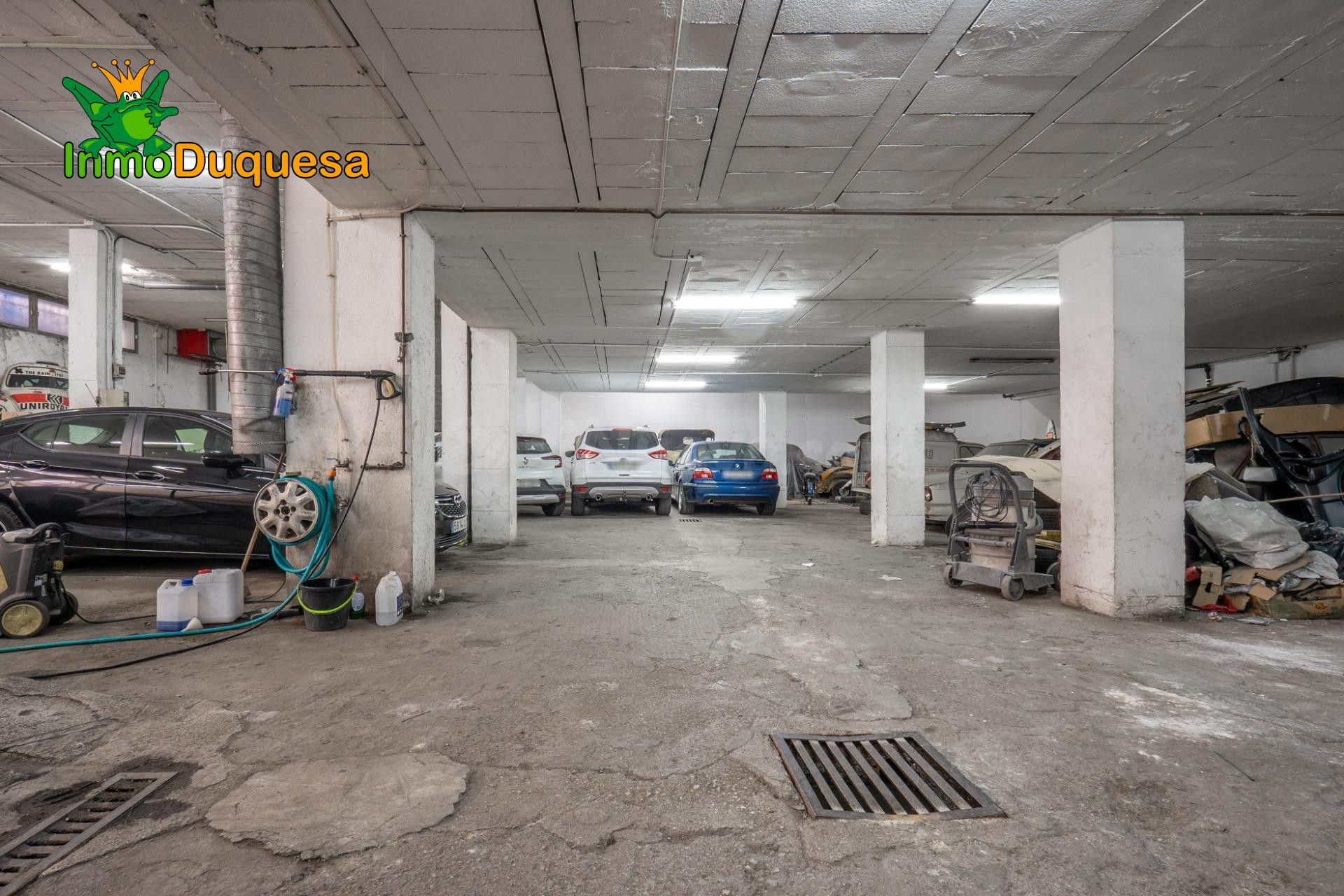 Local comercial para TRASTEROS ó APARCAMIENTOS (con casi 600 m2).